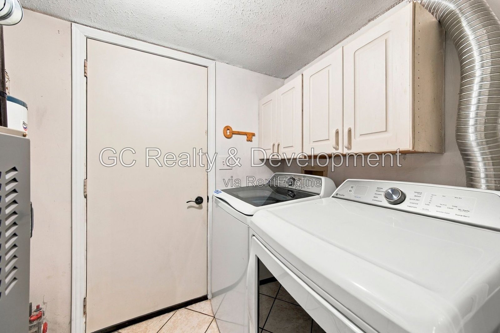 *** 2BR - 1.5BA / CENTRAL AIR / ATTACHED GARAGE / IN-UNIT LAUNDRY / SS APPLIANCES / PET FRIENDLY *** property image