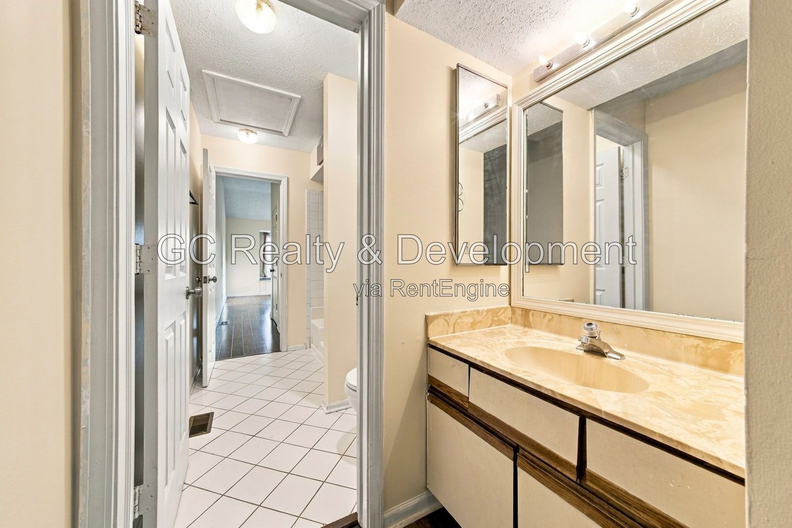 *** 2BR - 1.5BA / CENTRAL AIR / ATTACHED GARAGE / IN-UNIT LAUNDRY / SS APPLIANCES / PET FRIENDLY *** property image