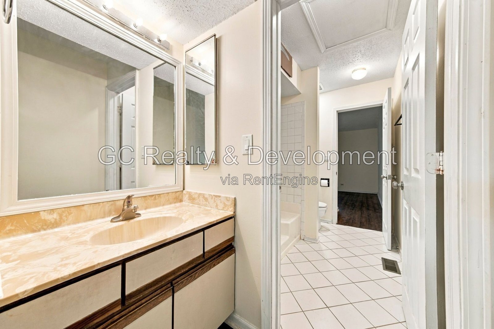*** 2BR - 1.5BA / CENTRAL AIR / ATTACHED GARAGE / IN-UNIT LAUNDRY / SS APPLIANCES / PET FRIENDLY *** property image