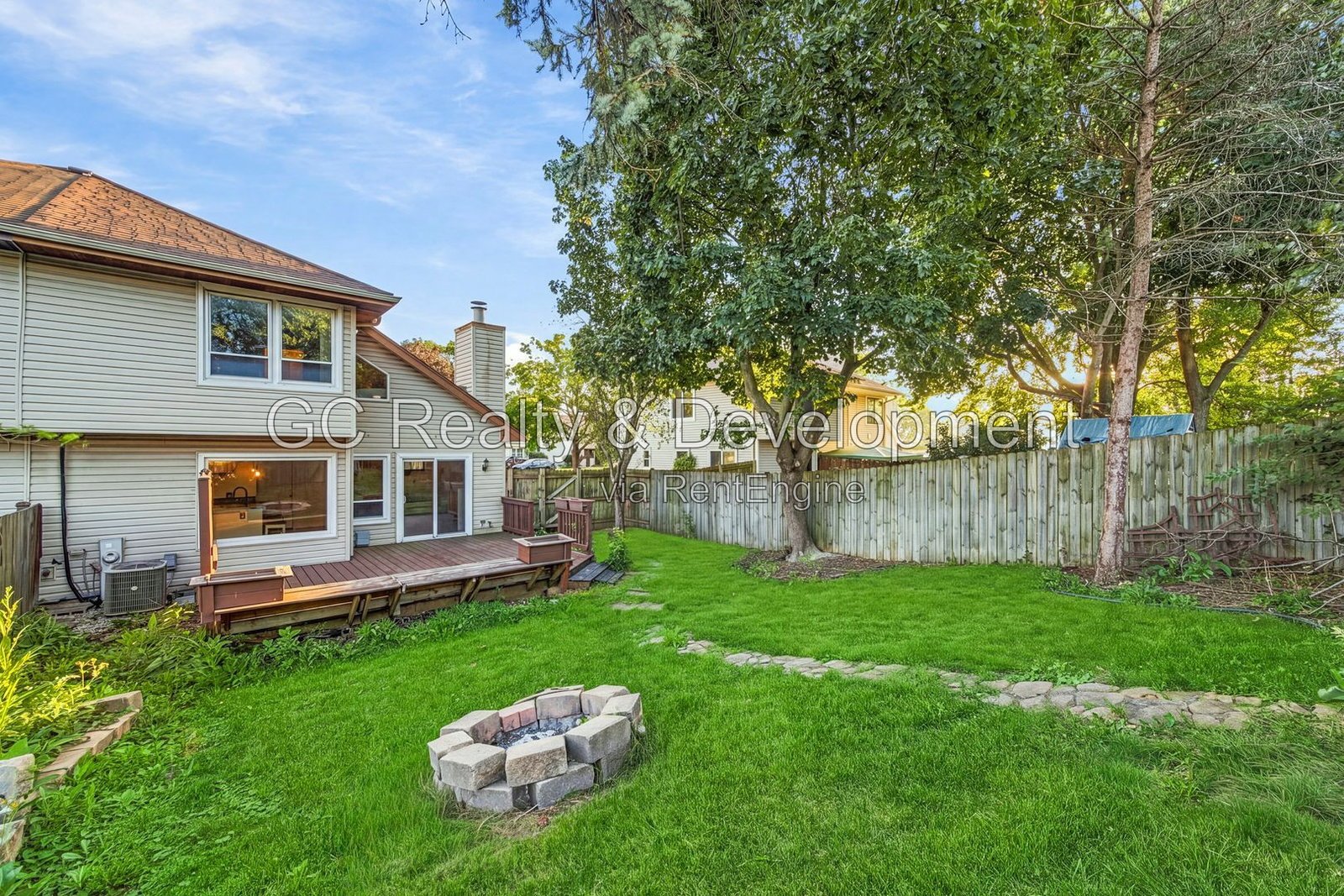 *** 2BR - 1.5BA / CENTRAL AIR / ATTACHED GARAGE / IN-UNIT LAUNDRY / SS APPLIANCES / PET FRIENDLY *** property image