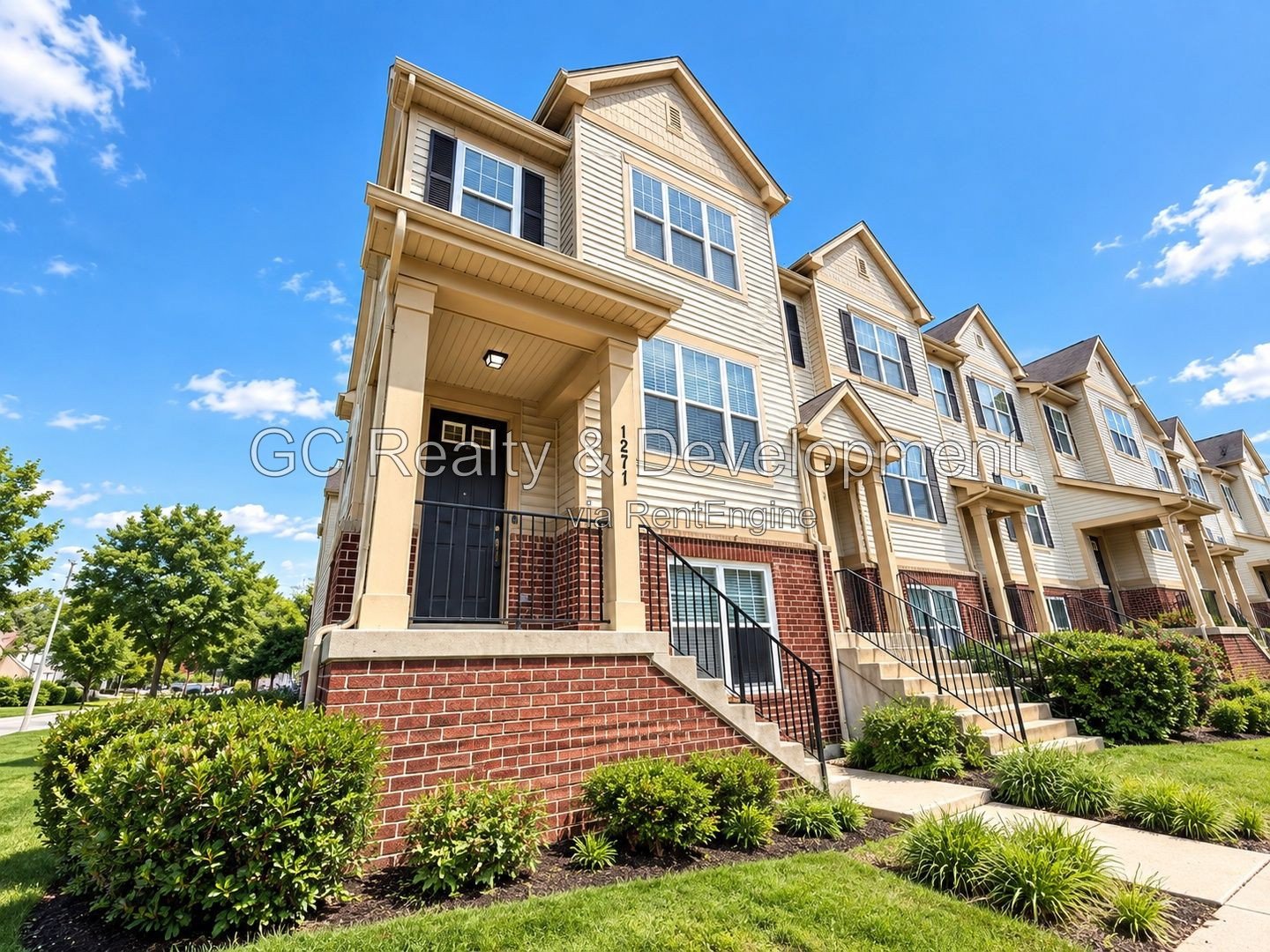 *** LEXINGTON PARK / UPGRADED 2000+ SF 3BR-2.5BA / 2-CAR GARAGE & EV CHARGER / PET FRIENDLY *** property image