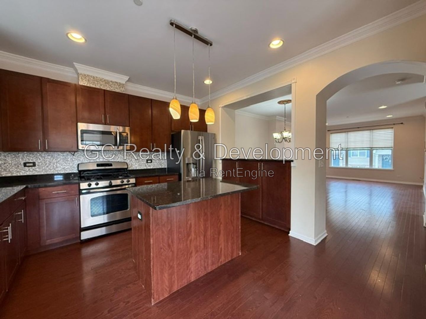 *** LEXINGTON PARK / UPGRADED 2000+ SF 3BR-2.5BA / 2-CAR GARAGE & EV CHARGER / PET FRIENDLY *** property image
