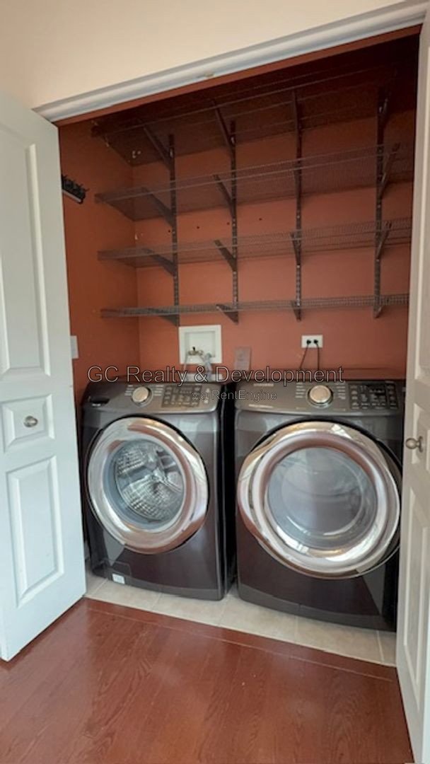 *** LEXINGTON PARK / UPGRADED 2000+ SF 3BR-2.5BA / 2-CAR GARAGE & EV CHARGER / PET FRIENDLY *** property image