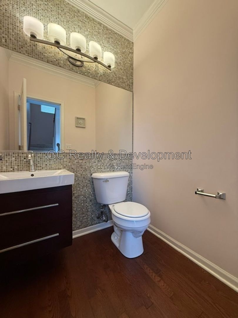 *** LEXINGTON PARK / UPGRADED 2000+ SF 3BR-2.5BA / 2-CAR GARAGE & EV CHARGER / PET FRIENDLY *** property image
