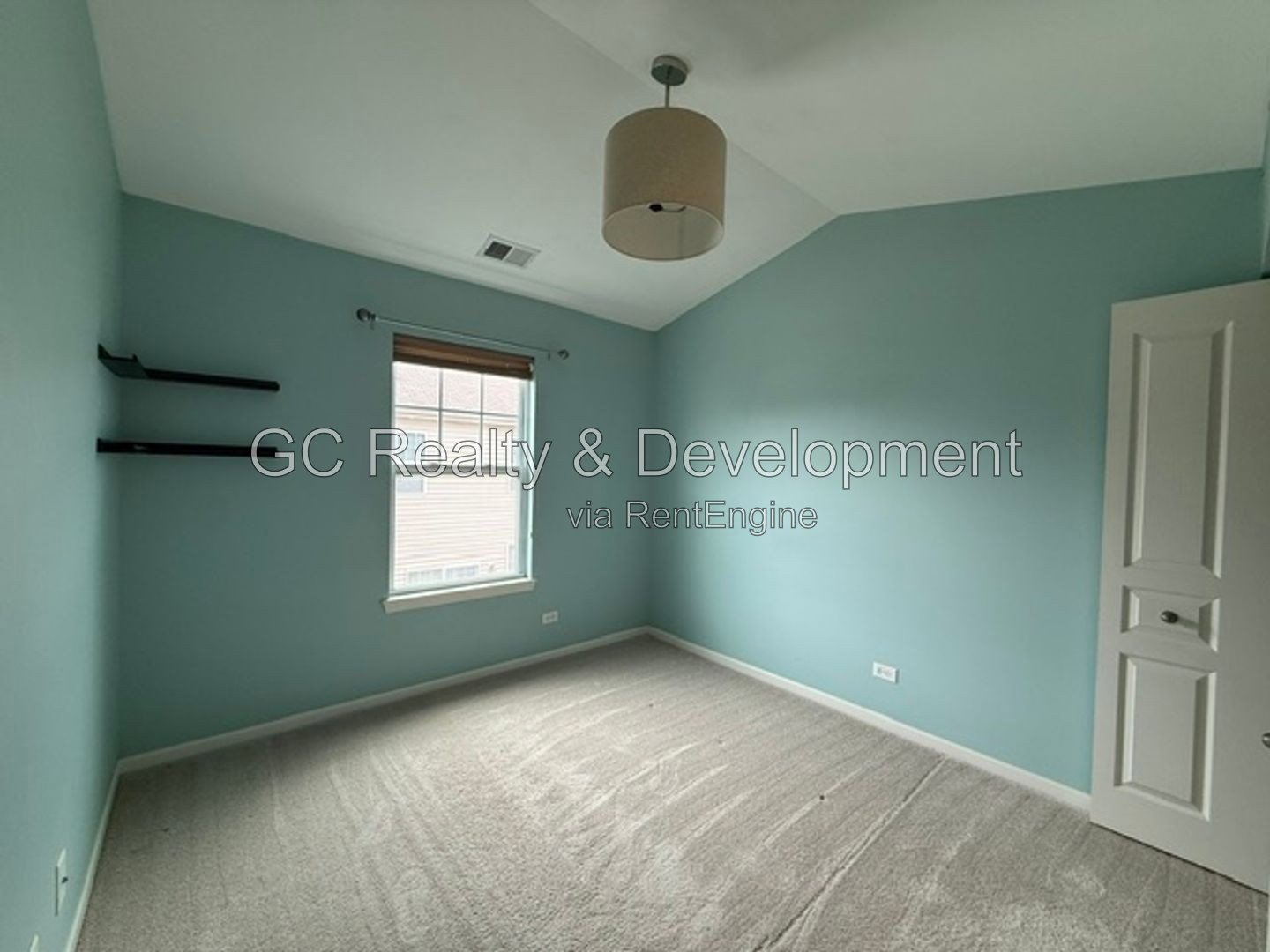 *** LEXINGTON PARK / UPGRADED 2000+ SF 3BR-2.5BA / 2-CAR GARAGE & EV CHARGER / PET FRIENDLY *** property image