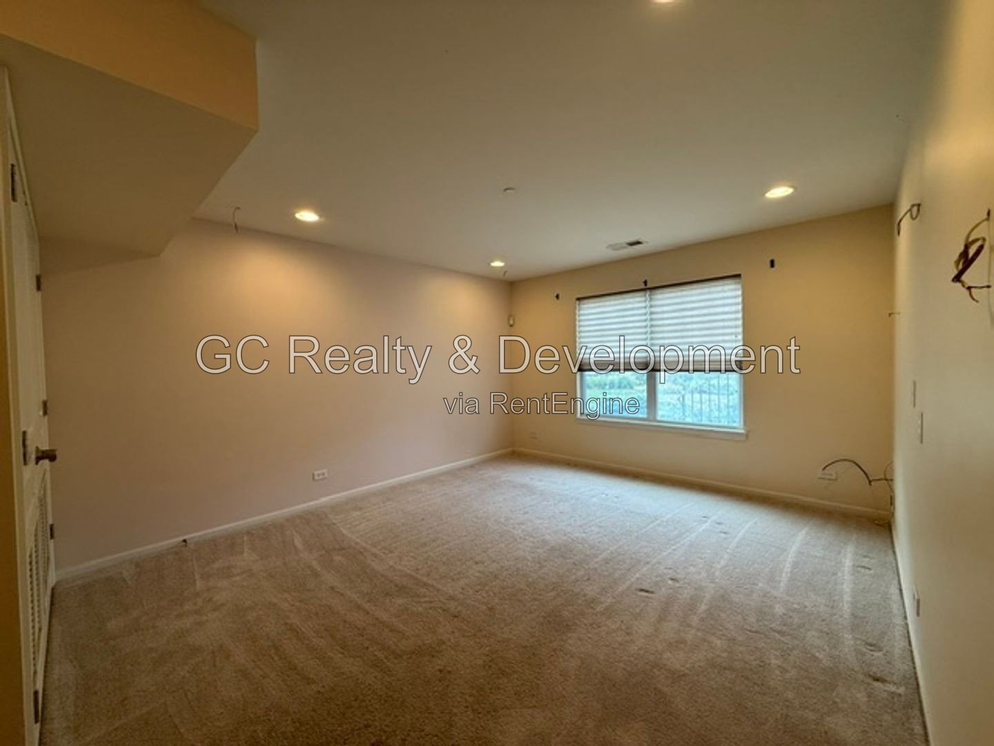 *** LEXINGTON PARK / UPGRADED 2000+ SF 3BR-2.5BA / 2-CAR GARAGE & EV CHARGER / PET FRIENDLY *** property image