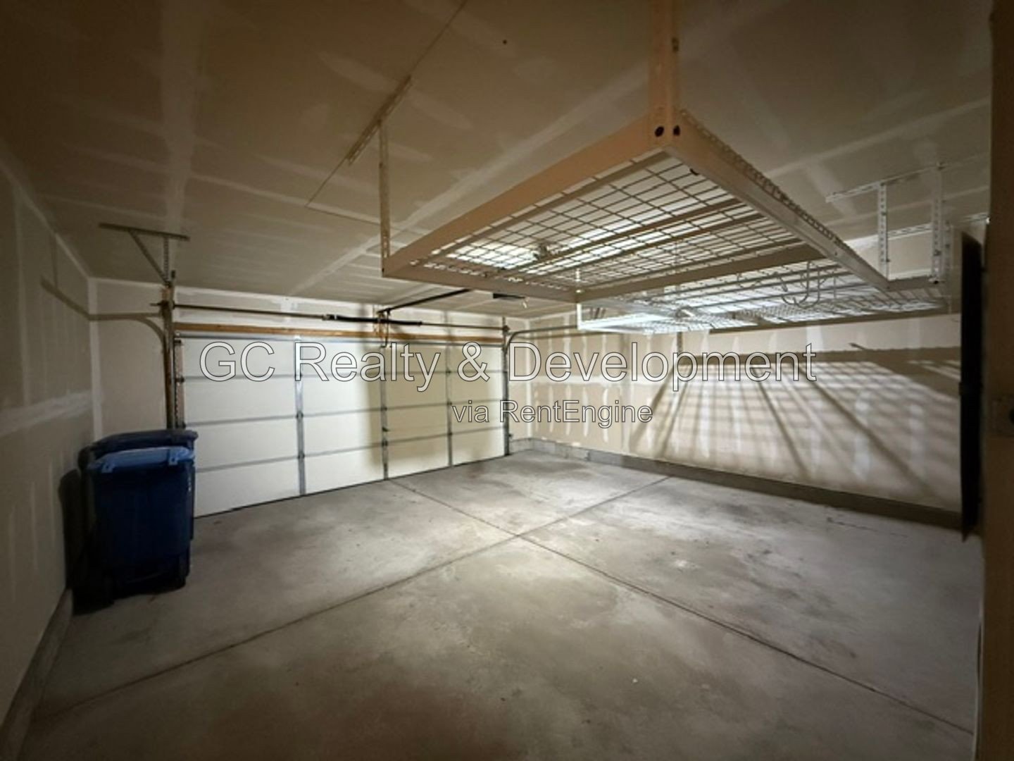 *** LEXINGTON PARK / UPGRADED 2000+ SF 3BR-2.5BA / 2-CAR GARAGE & EV CHARGER / PET FRIENDLY *** property image