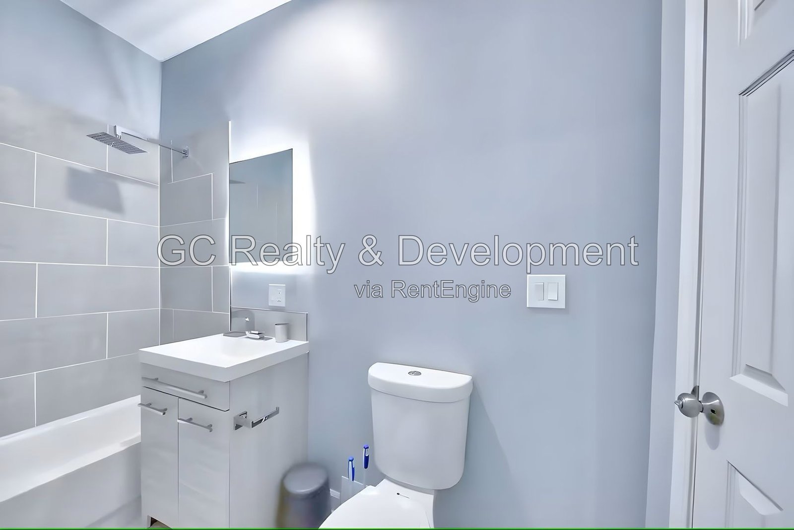 *** 1 MONTH FREE / 2 BDRM - 2 BTH /TOP FLOOR UNIT / FREE LAUNDRY ON SITE / WIFI INCLUDED *** property image