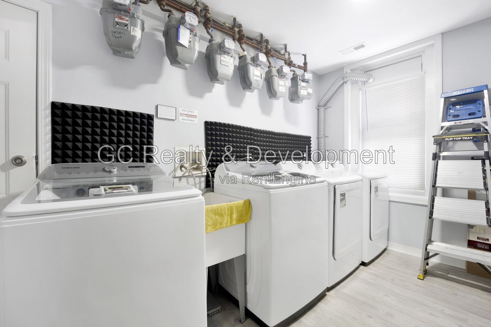 *** 1 MONTH FREE / 2 BDRM - 2 BTH /TOP FLOOR UNIT / FREE LAUNDRY ON SITE / WIFI INCLUDED *** property image