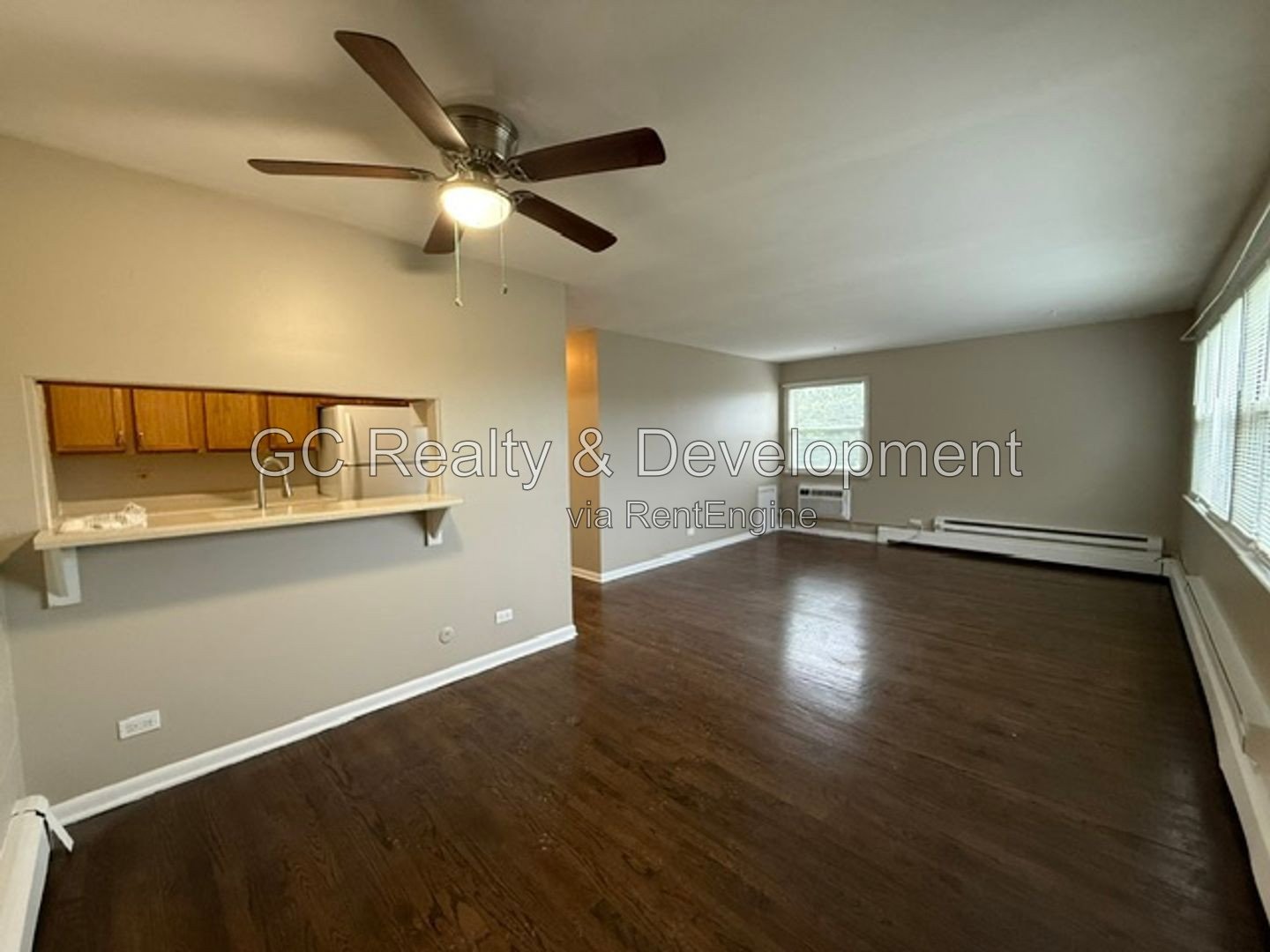 *** CRYSTAL LAKE / 2BR-1BA / PARKING INCLUDED / APPLIANCES INCLUDED / PET FRIENDLY / ONLY PAY ELECTRIC *** property image