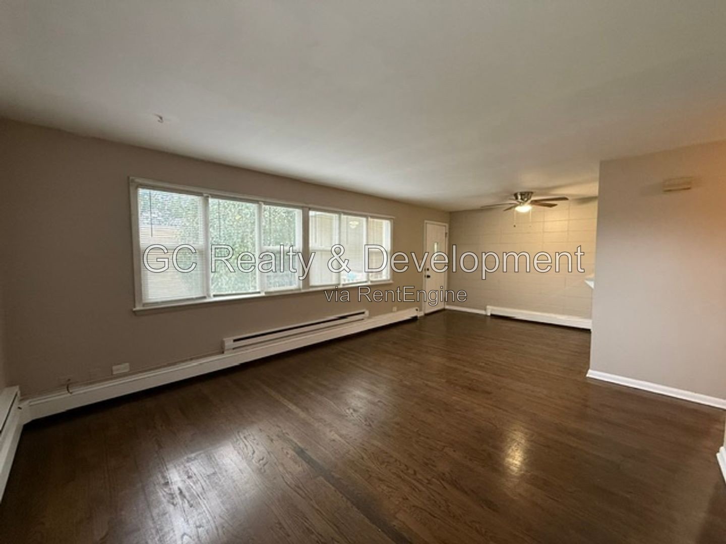 *** CRYSTAL LAKE / 2BR-1BA / PARKING INCLUDED / APPLIANCES INCLUDED / PET FRIENDLY / ONLY PAY ELECTRIC *** property image