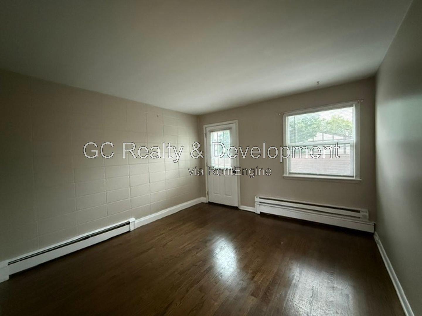 *** CRYSTAL LAKE / 2BR-1BA / PARKING INCLUDED / APPLIANCES INCLUDED / PET FRIENDLY / ONLY PAY ELECTRIC *** property image
