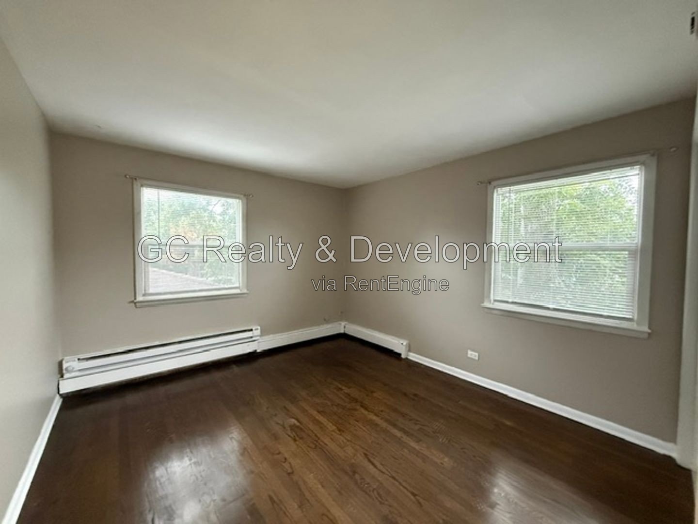 *** CRYSTAL LAKE / 2BR-1BA / PARKING INCLUDED / APPLIANCES INCLUDED / PET FRIENDLY / ONLY PAY ELECTRIC *** property image