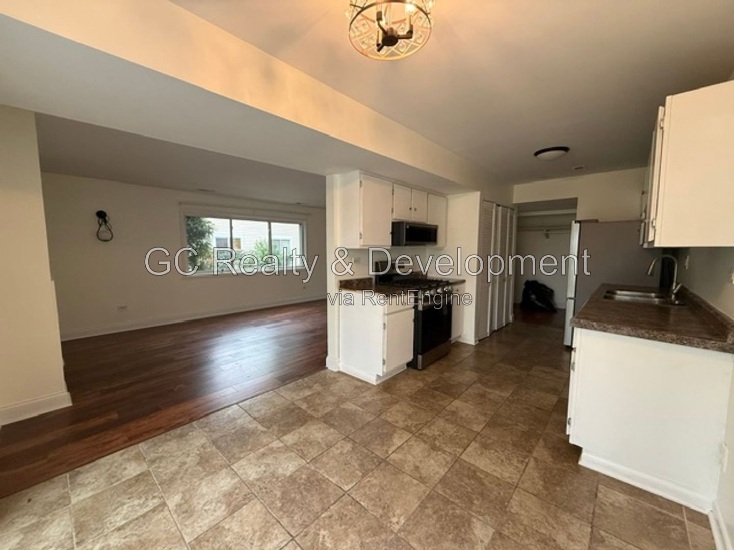*** 2 BDRM - 1.5 BTH / PET FRIENDLY / GARAGE PARKING / IN UNIT LAUNDRY / SS APPL *** property image