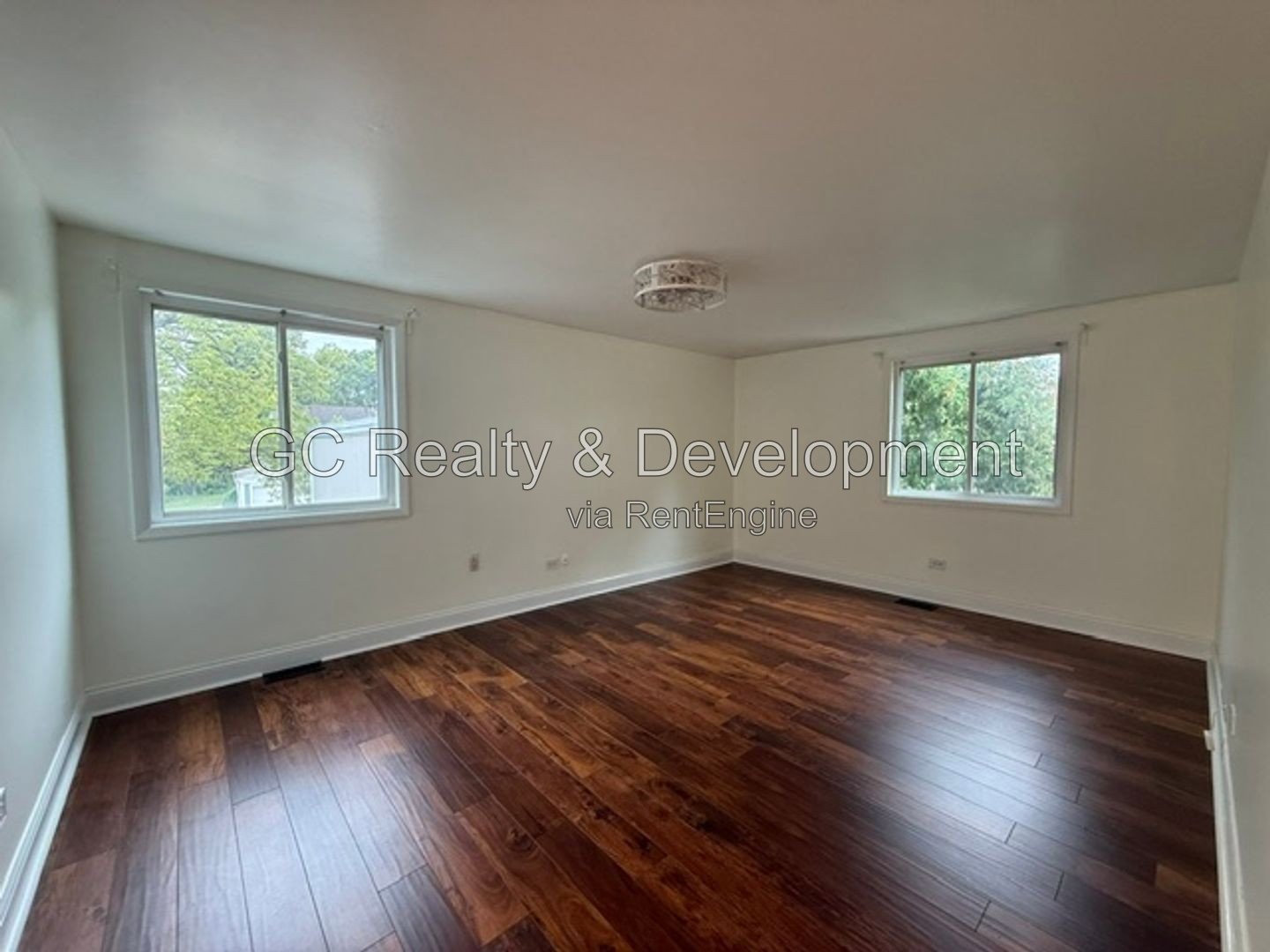 *** 2 BDRM - 1.5 BTH / PET FRIENDLY / GARAGE PARKING / IN UNIT LAUNDRY / SS APPL *** property image