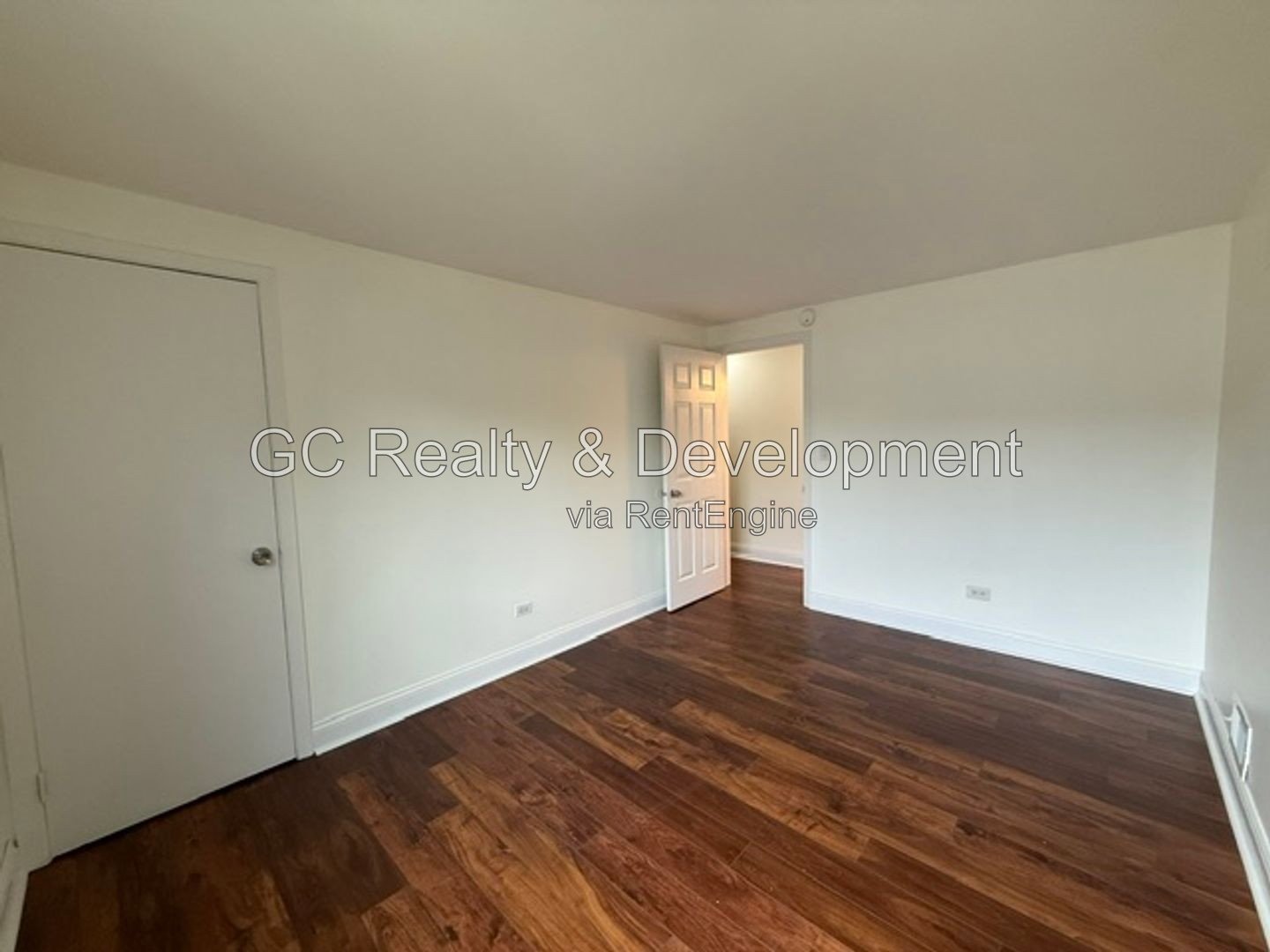 *** 2 BDRM - 1.5 BTH / PET FRIENDLY / GARAGE PARKING / IN UNIT LAUNDRY / SS APPL *** property image