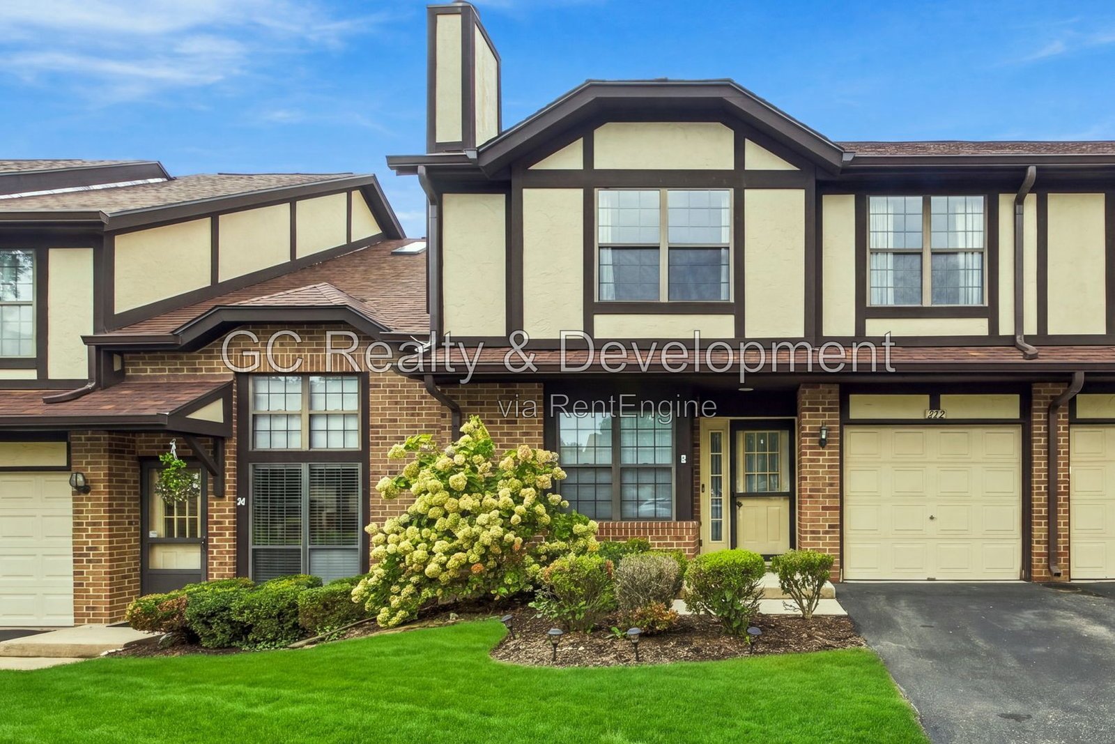 *** 2BR-1.5BA / HARDWOOD FLOORS / IN-UNIT LAUNDRY / GARAGE / LARGE CLOSETS / SOAKING TUB *** property image