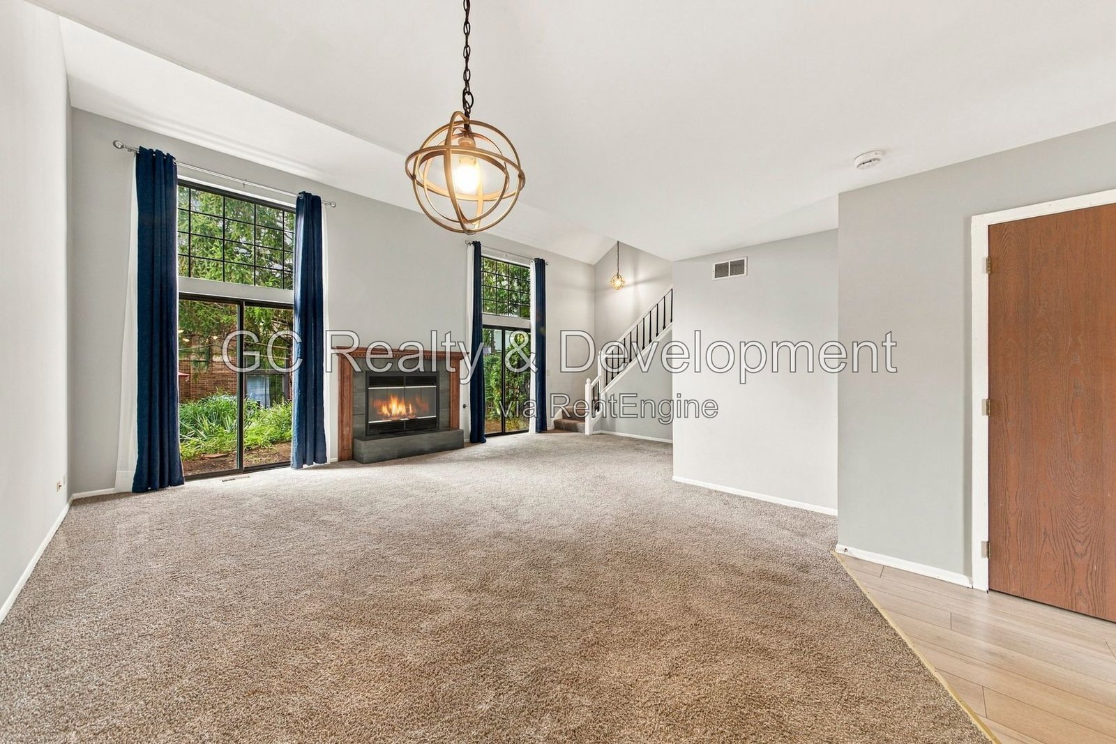 *** 2BR-1.5BA / HARDWOOD FLOORS / IN-UNIT LAUNDRY / GARAGE / LARGE CLOSETS / SOAKING TUB *** property image