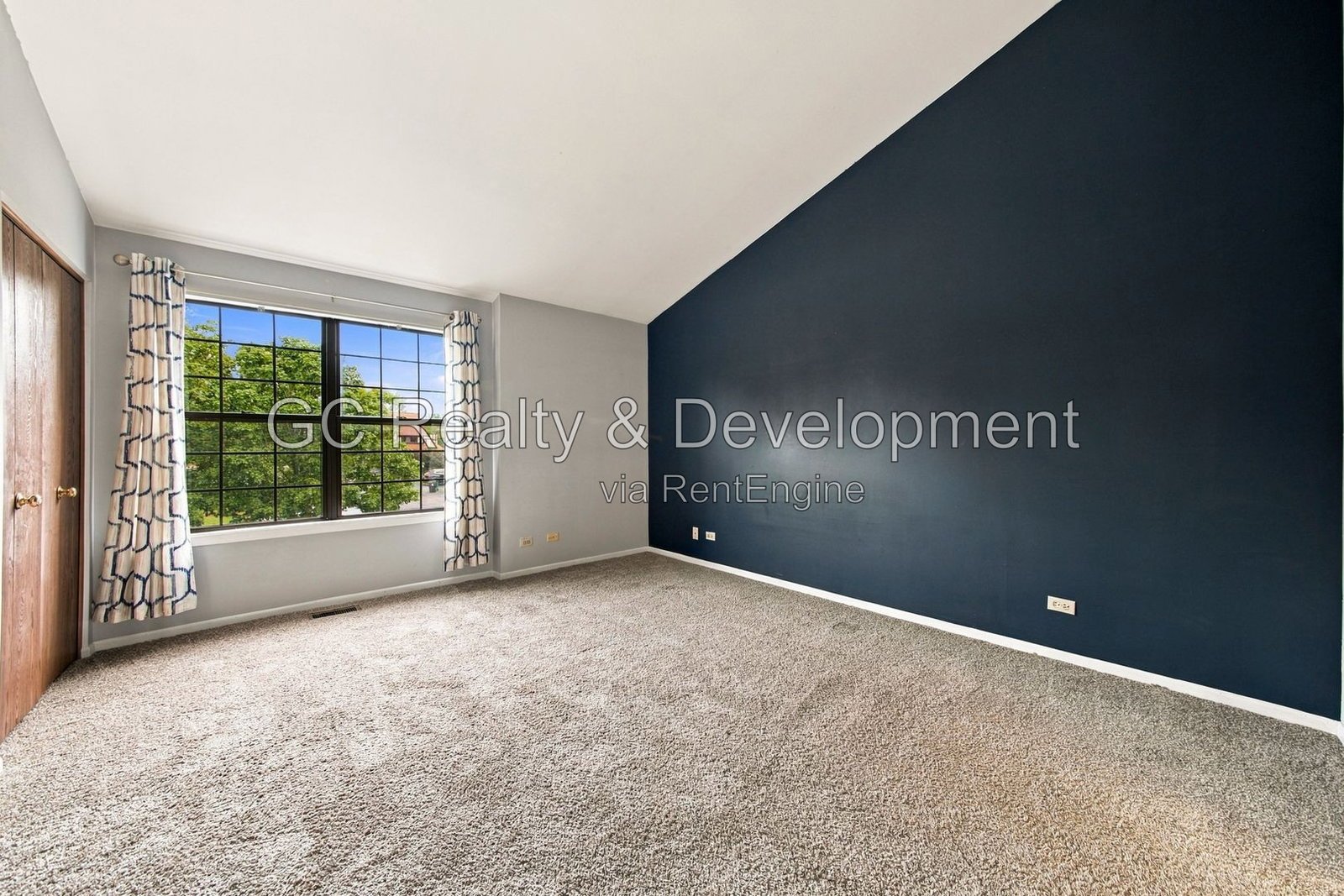 *** 2BR-1.5BA / HARDWOOD FLOORS / IN-UNIT LAUNDRY / GARAGE / LARGE CLOSETS / SOAKING TUB *** property image