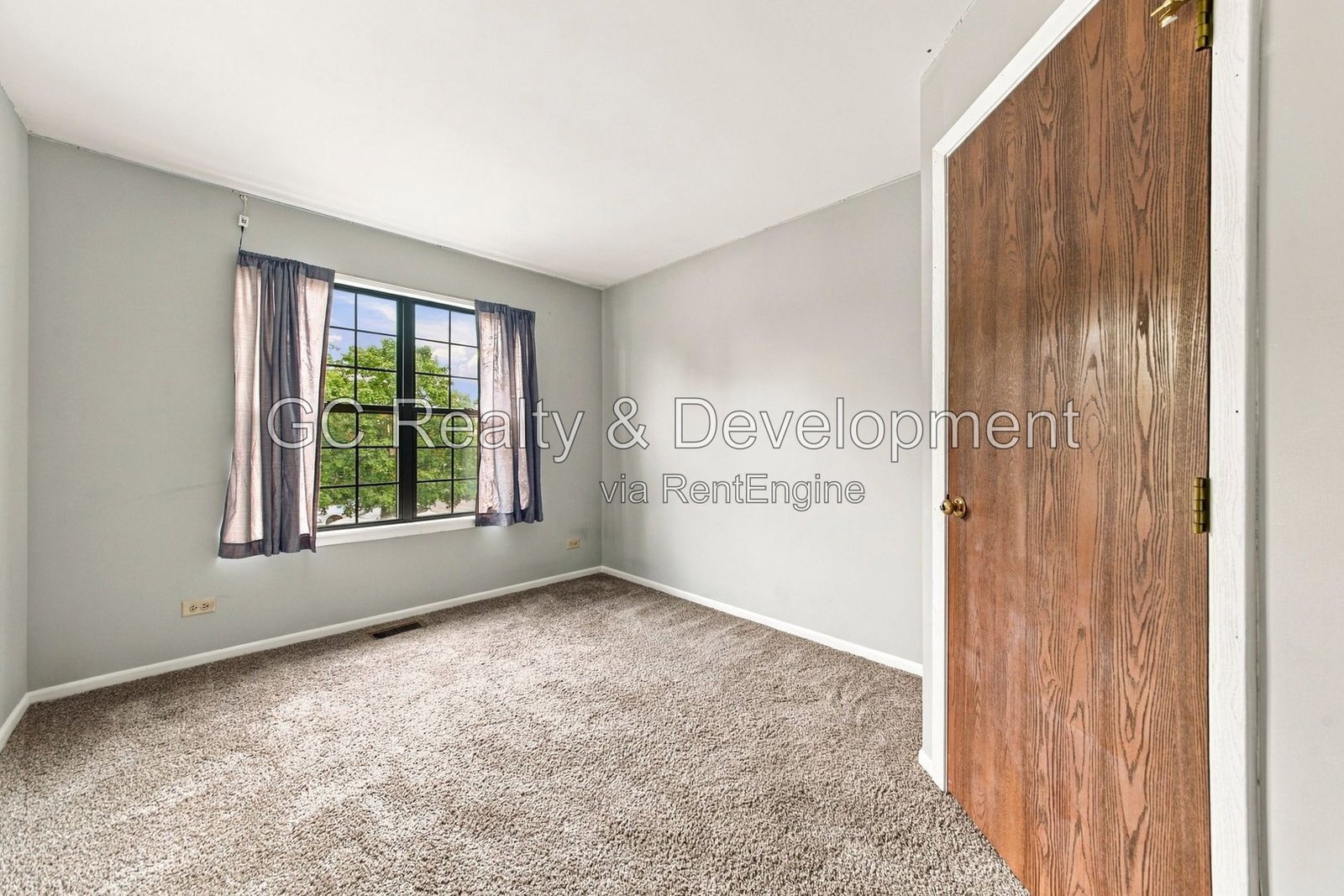 *** 2BR-1.5BA / HARDWOOD FLOORS / IN-UNIT LAUNDRY / GARAGE / LARGE CLOSETS / SOAKING TUB *** property image