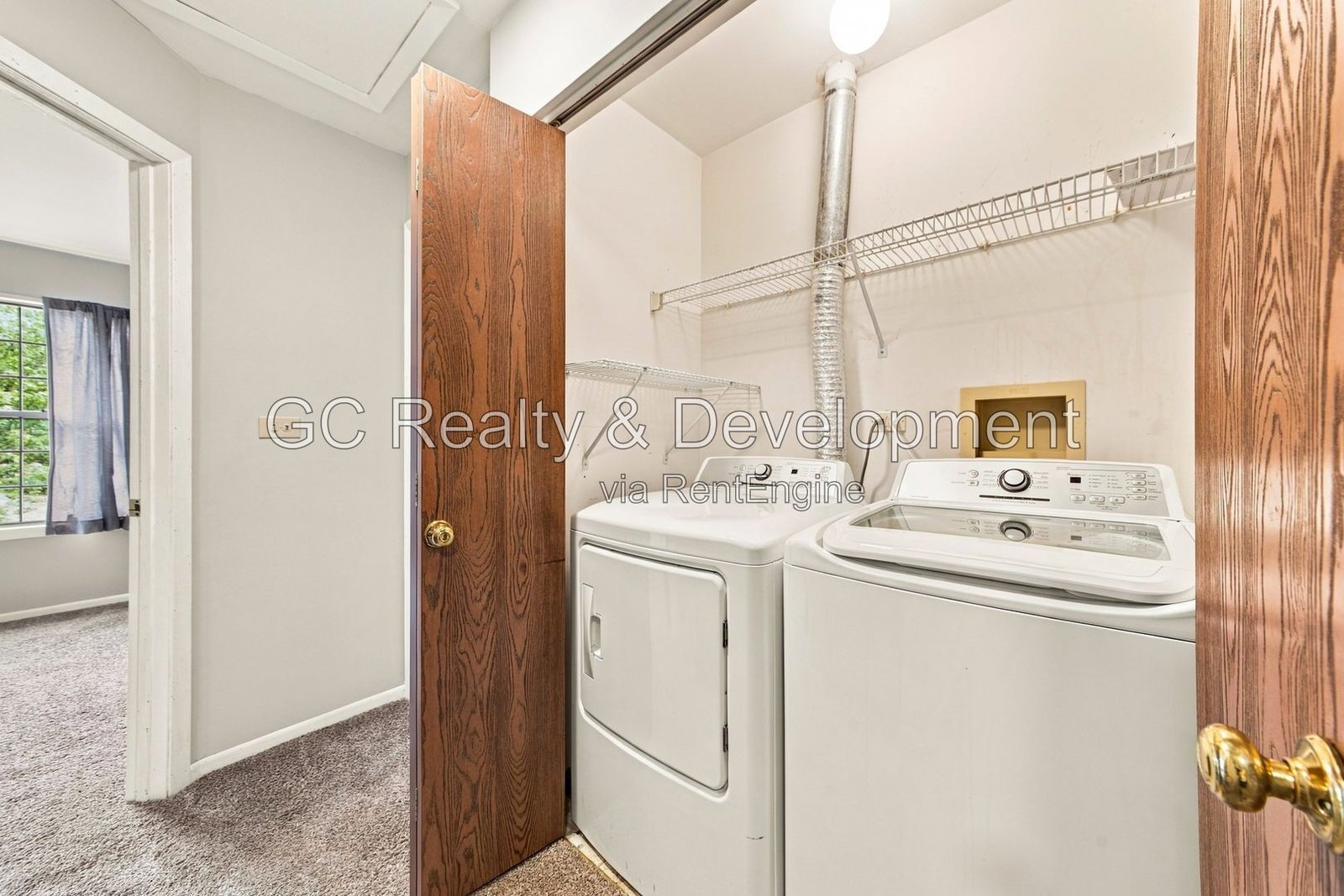 *** 2BR-1.5BA / HARDWOOD FLOORS / IN-UNIT LAUNDRY / GARAGE / LARGE CLOSETS / SOAKING TUB *** property image