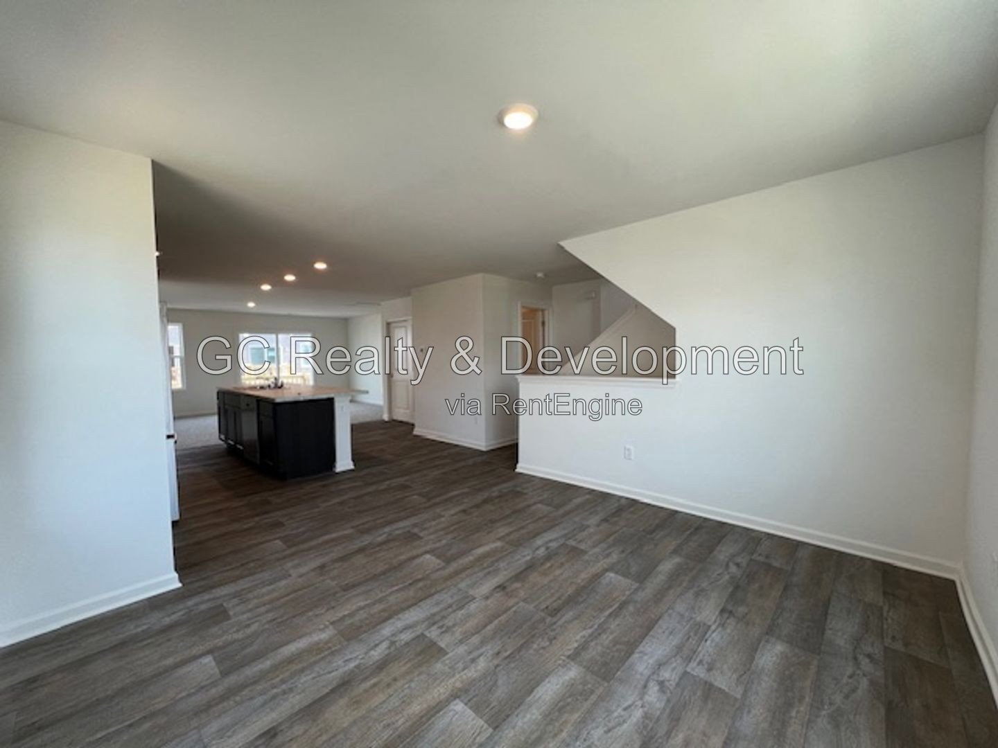 *** 3 LEVEL END UNIT TOWNHOME / 3 BDRM - 2.5 BTH / AMENITIES INCL / ATTACHED 2 CAR GARAGE *** property image