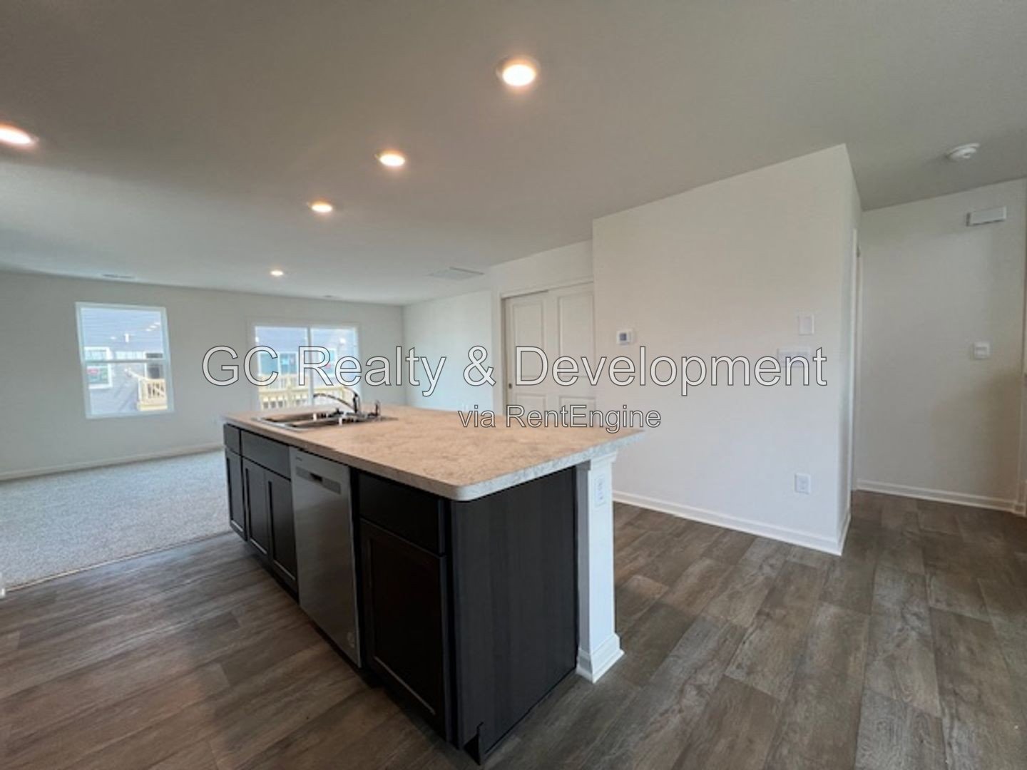 *** 3 LEVEL END UNIT TOWNHOME / 3 BDRM - 2.5 BTH / AMENITIES INCL / ATTACHED 2 CAR GARAGE *** property image