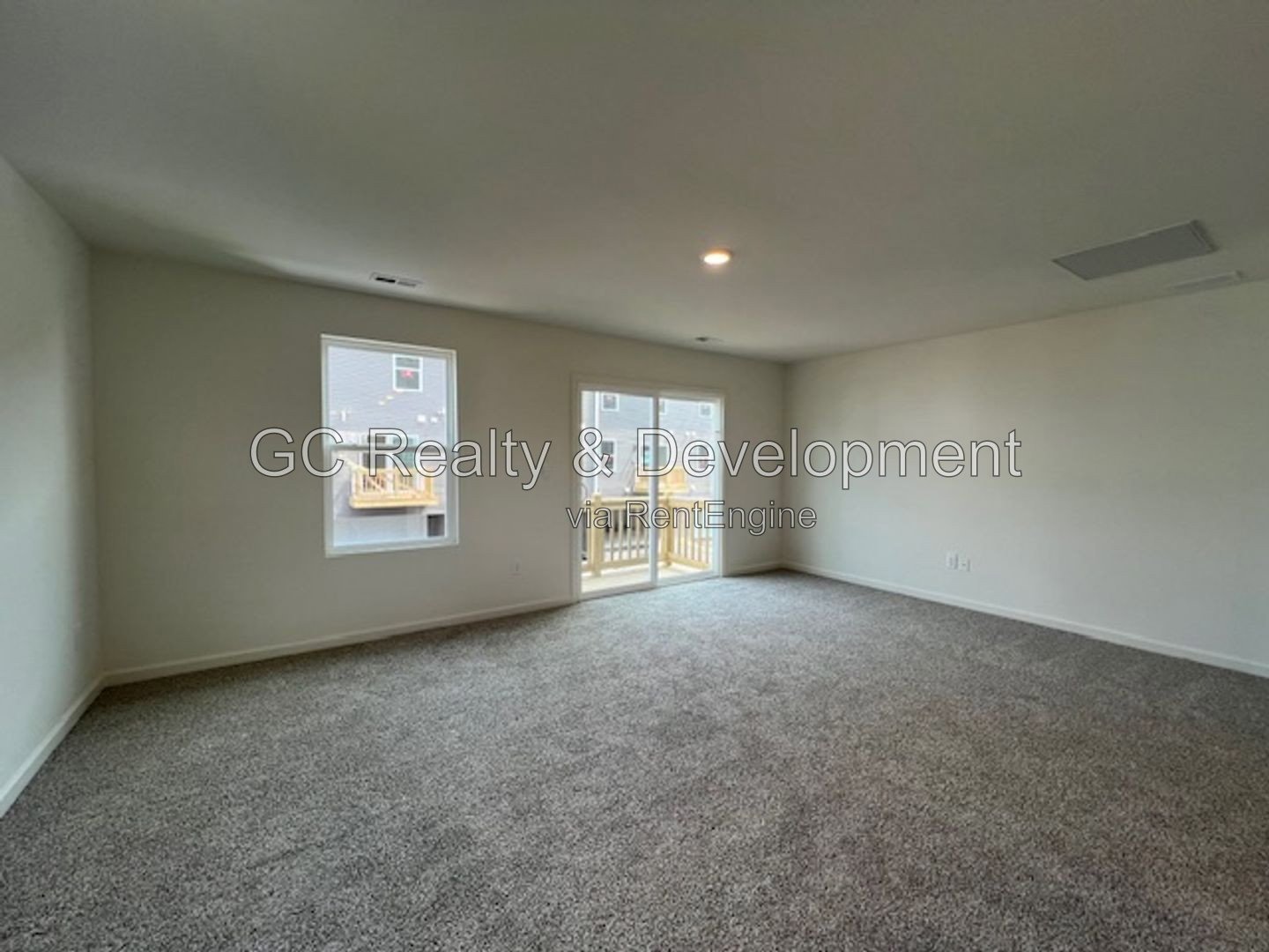 *** 3 LEVEL END UNIT TOWNHOME / 3 BDRM - 2.5 BTH / AMENITIES INCL / ATTACHED 2 CAR GARAGE *** property image