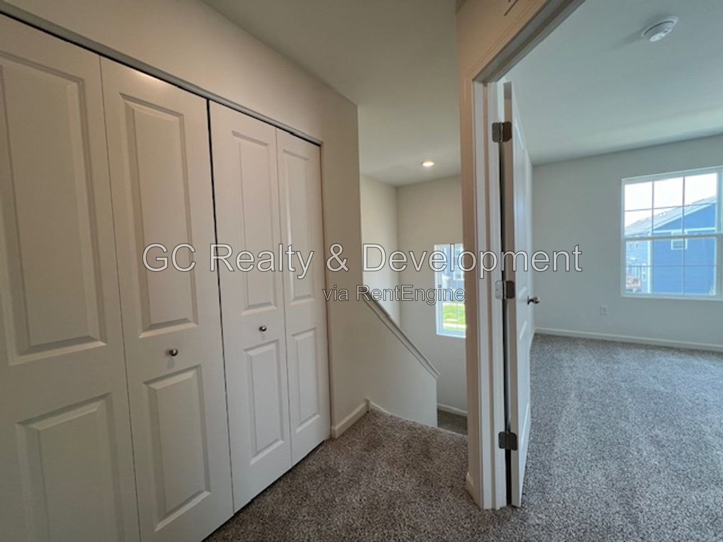 *** 3 LEVEL END UNIT TOWNHOME / 3 BDRM - 2.5 BTH / AMENITIES INCL / ATTACHED 2 CAR GARAGE *** property image