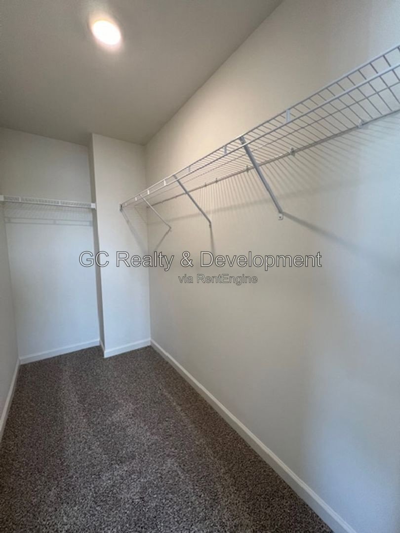 *** 3 LEVEL END UNIT TOWNHOME / 3 BDRM - 2.5 BTH / AMENITIES INCL / ATTACHED 2 CAR GARAGE *** property image