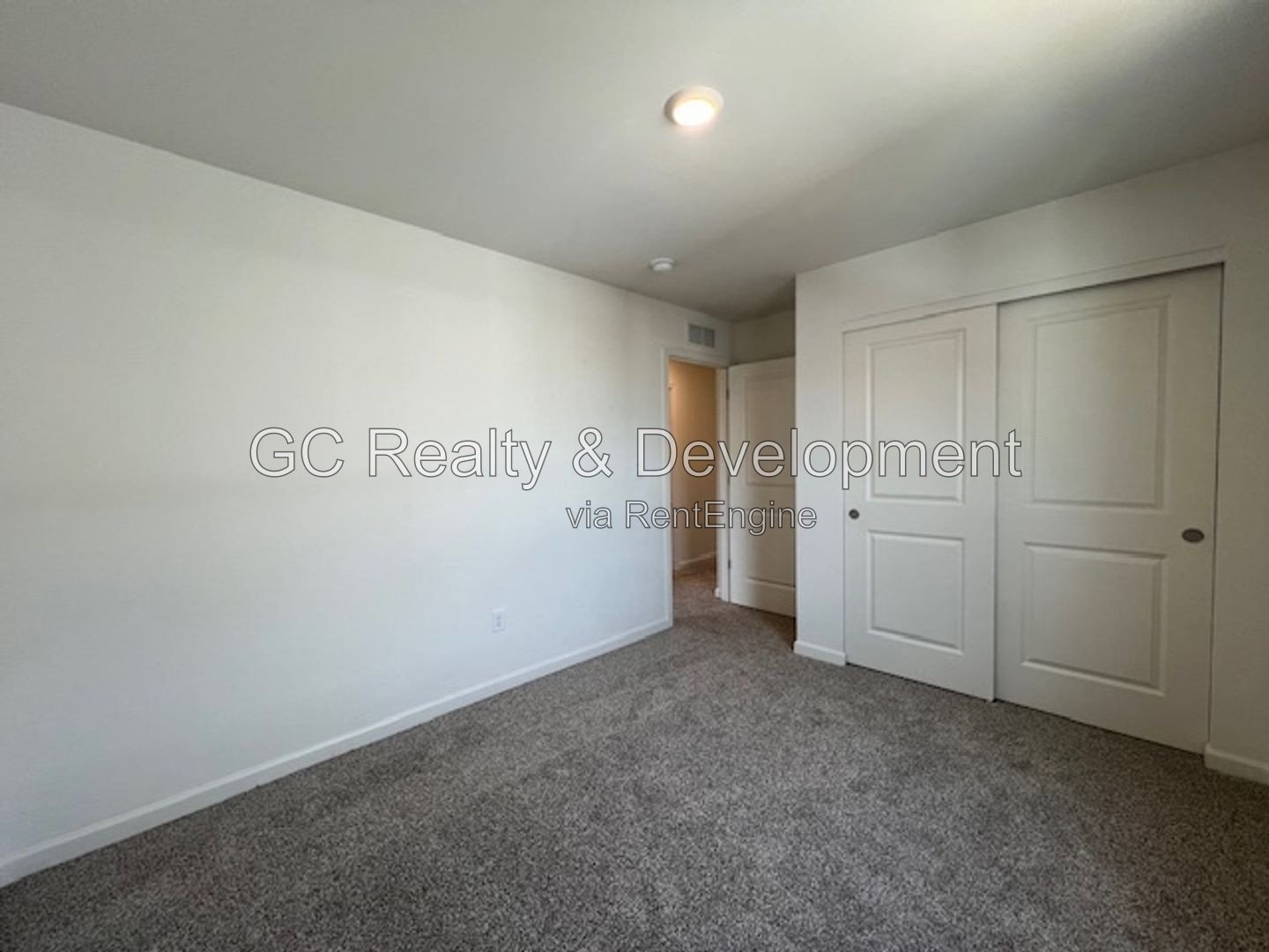 *** 3 LEVEL END UNIT TOWNHOME / 3 BDRM - 2.5 BTH / AMENITIES INCL / ATTACHED 2 CAR GARAGE *** property image