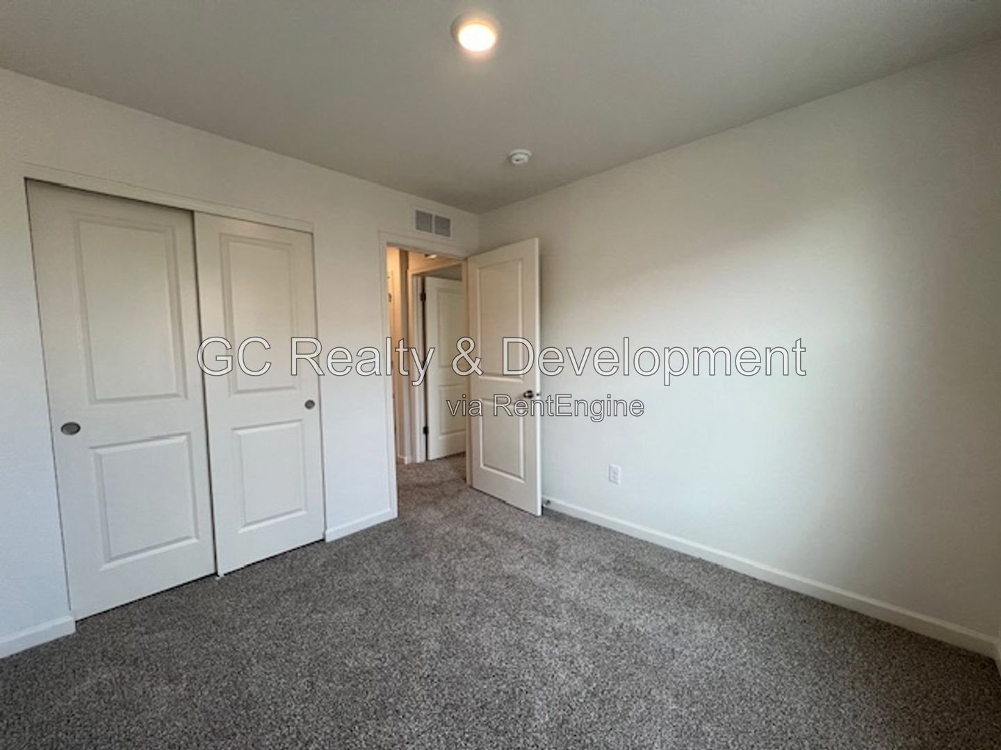 *** 3 LEVEL END UNIT TOWNHOME / 3 BDRM - 2.5 BTH / AMENITIES INCL / ATTACHED 2 CAR GARAGE *** property image