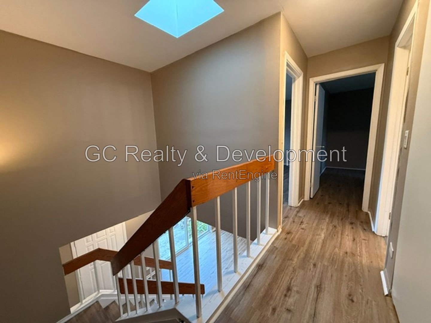 *** 2 BDRM - 1.5 BTH / FINISHED BSMT / GARAGE & EXTERIOR PARKING / IN UNIT LAUNDRY *** property image