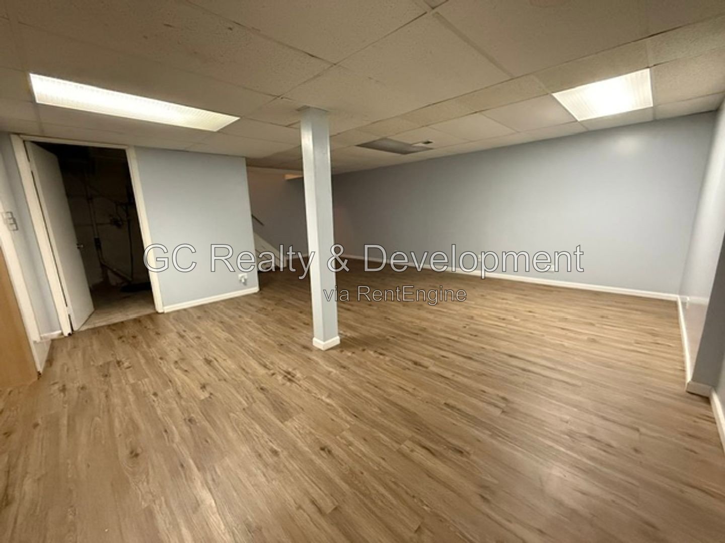*** 2 BDRM - 1.5 BTH / FINISHED BSMT / GARAGE & EXTERIOR PARKING / IN UNIT LAUNDRY *** property image