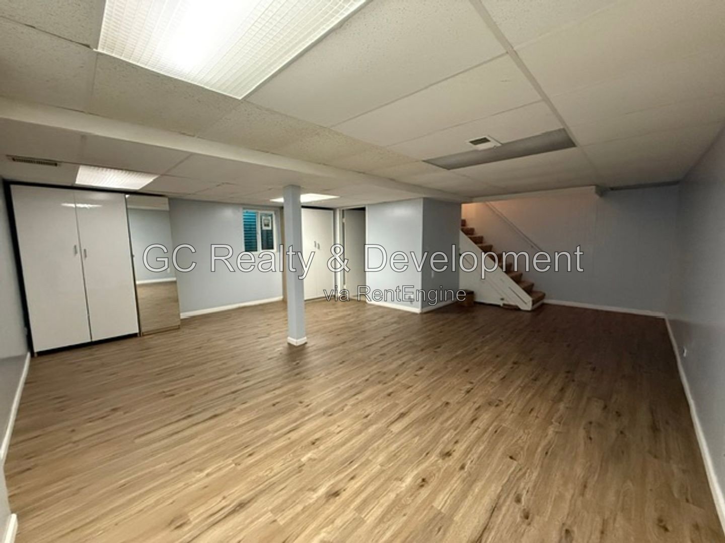 *** 2 BDRM - 1.5 BTH / FINISHED BSMT / GARAGE & EXTERIOR PARKING / IN UNIT LAUNDRY *** property image