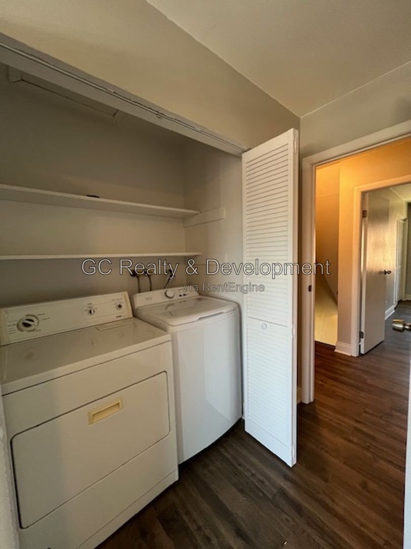 *** UPDATED TOWNHOME / 2BR - 1.5BA / SS APPLIANCES / FENCED PATIO / PARKING INCL *** property image