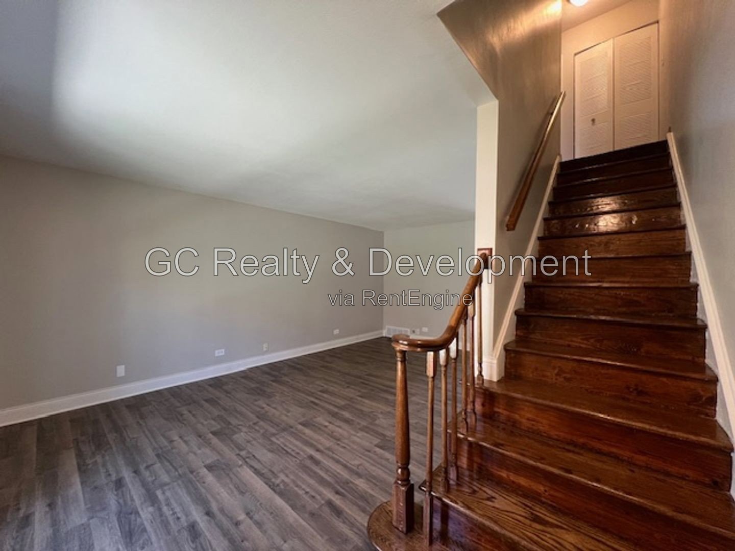 *** UPDATED TOWNHOME / 2BR - 1.5BA / SS APPLIANCES / FENCED PATIO / PARKING INCL *** property image