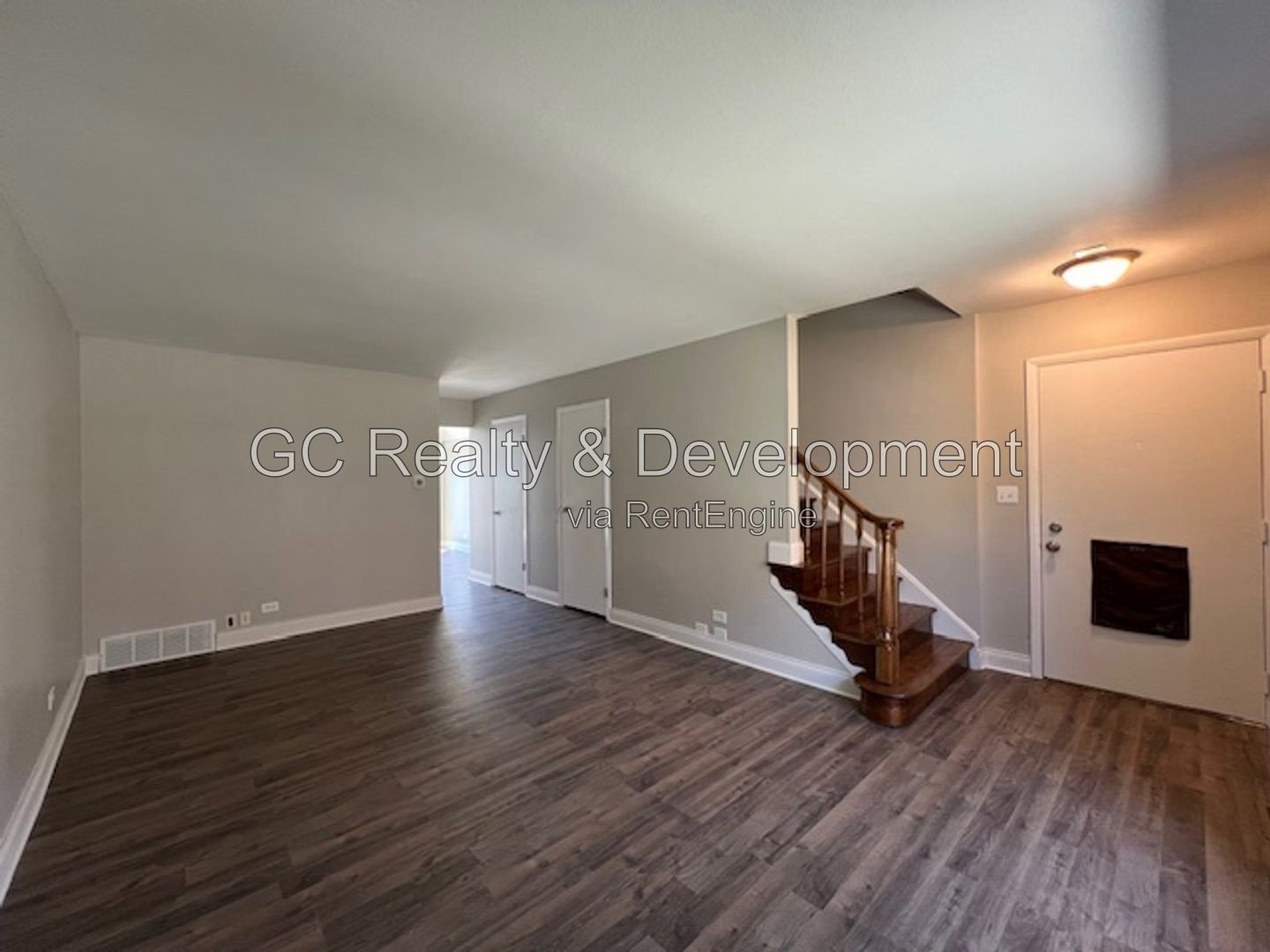 *** UPDATED TOWNHOME / 2BR - 1.5BA / SS APPLIANCES / FENCED PATIO / PARKING INCL *** property image