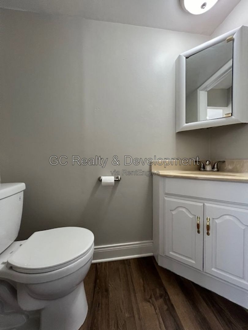 *** UPDATED TOWNHOME / 2BR - 1.5BA / SS APPLIANCES / FENCED PATIO / PARKING INCL *** property image
