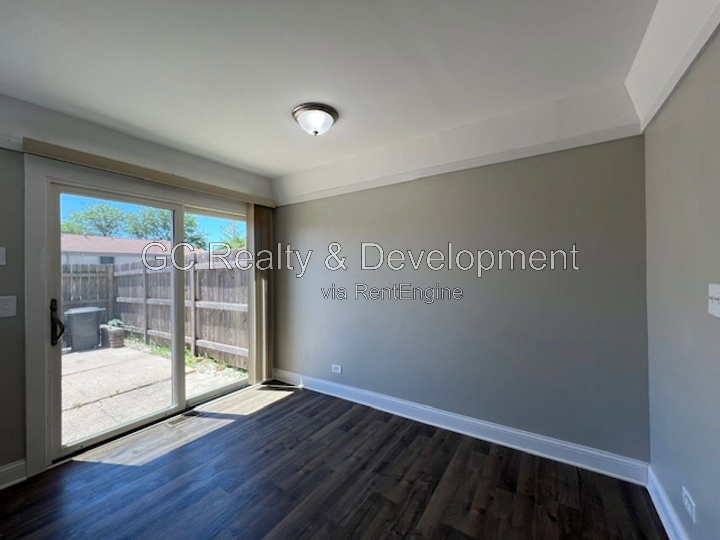 *** UPDATED TOWNHOME / 2BR - 1.5BA / SS APPLIANCES / FENCED PATIO / PARKING INCL *** property image