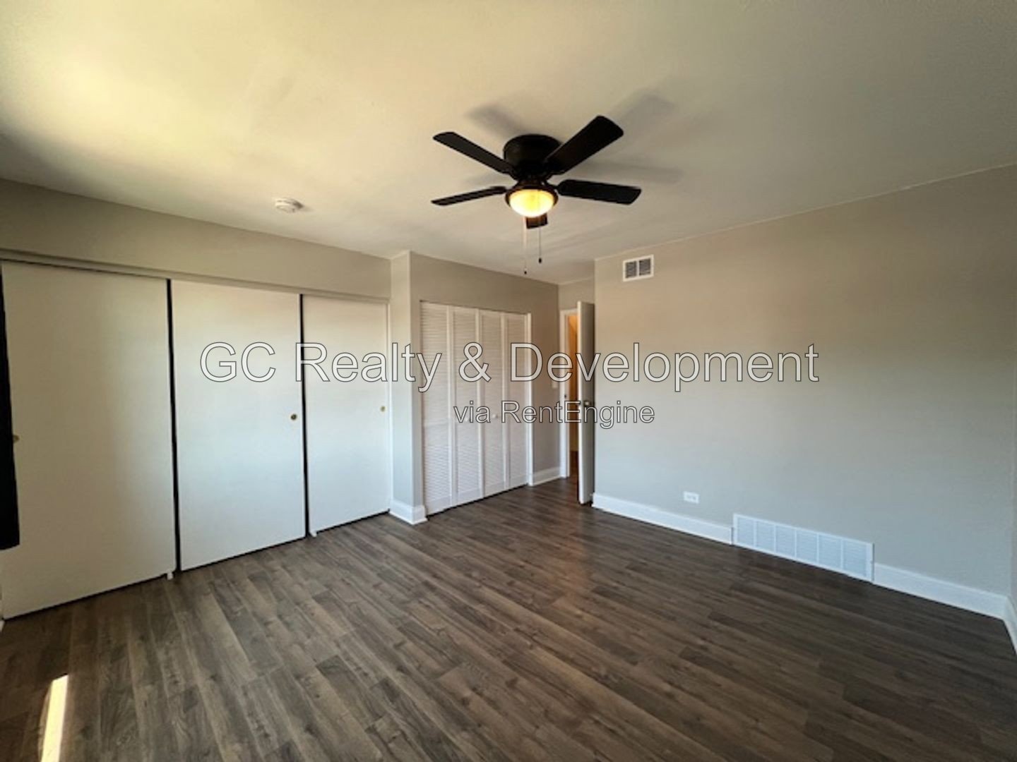 *** UPDATED TOWNHOME / 2BR - 1.5BA / SS APPLIANCES / FENCED PATIO / PARKING INCL *** property image