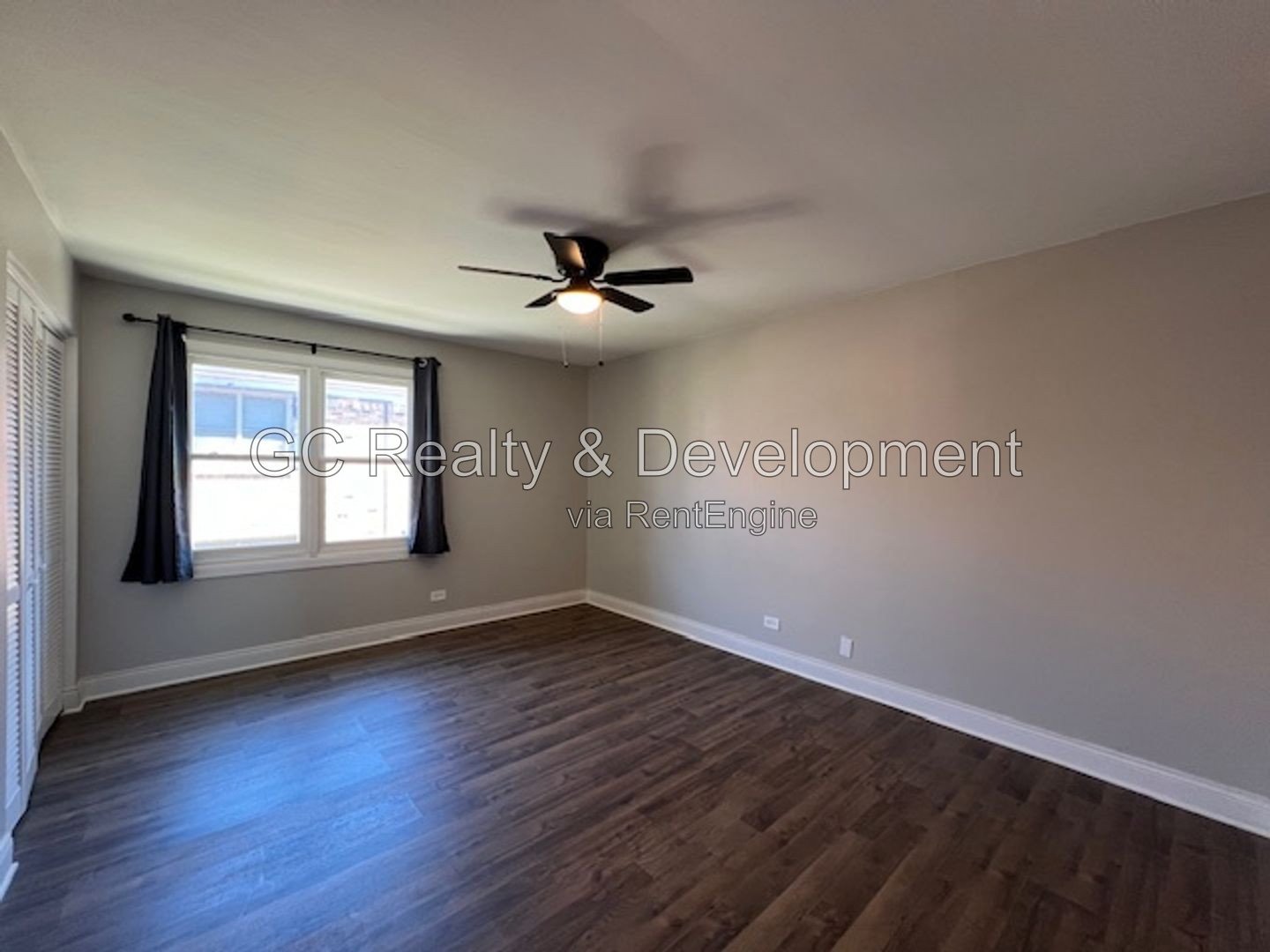 *** UPDATED TOWNHOME / 2BR - 1.5BA / SS APPLIANCES / FENCED PATIO / PARKING INCL *** property image