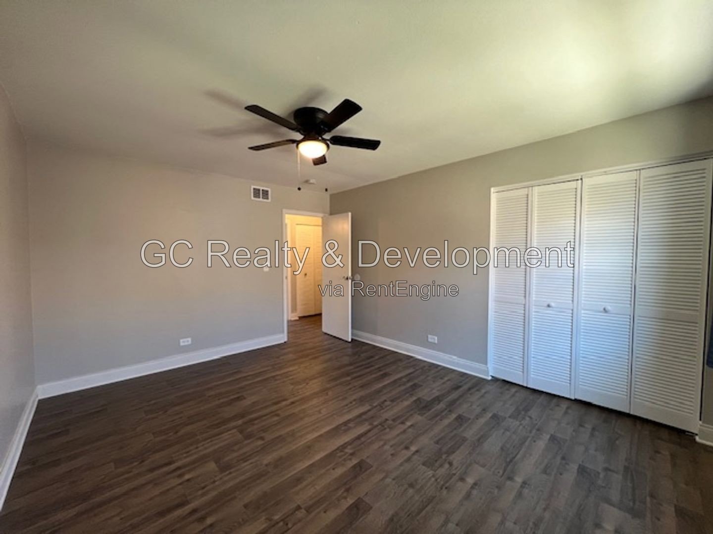 *** UPDATED TOWNHOME / 2BR - 1.5BA / SS APPLIANCES / FENCED PATIO / PARKING INCL *** property image