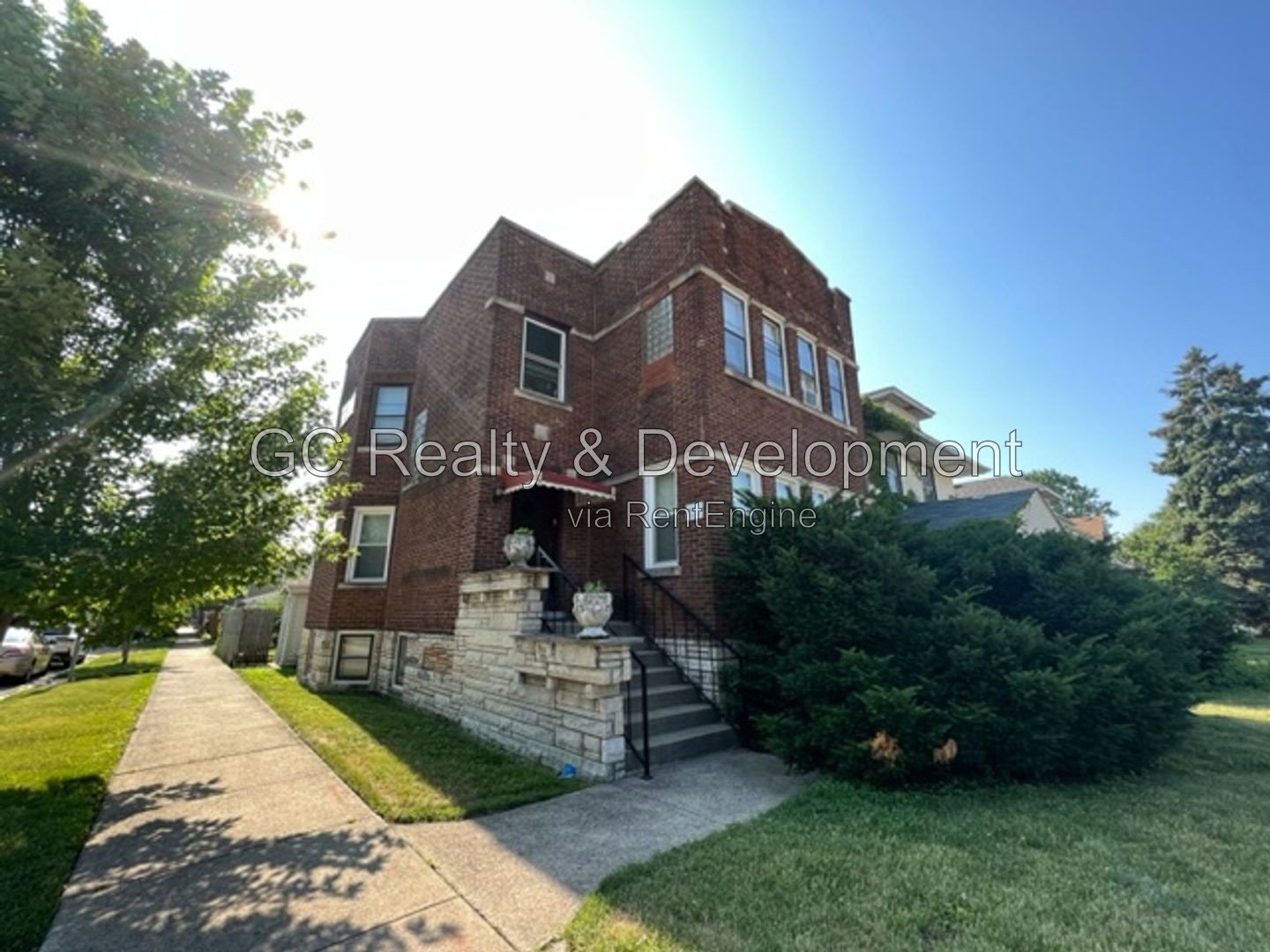 ***FOREST PARK / 2 BDRM / TENANT PAYS ELECTRIC ONLY / ONE PARKING SPACE / COIN LAUNDRY IN BUILDING*** property image