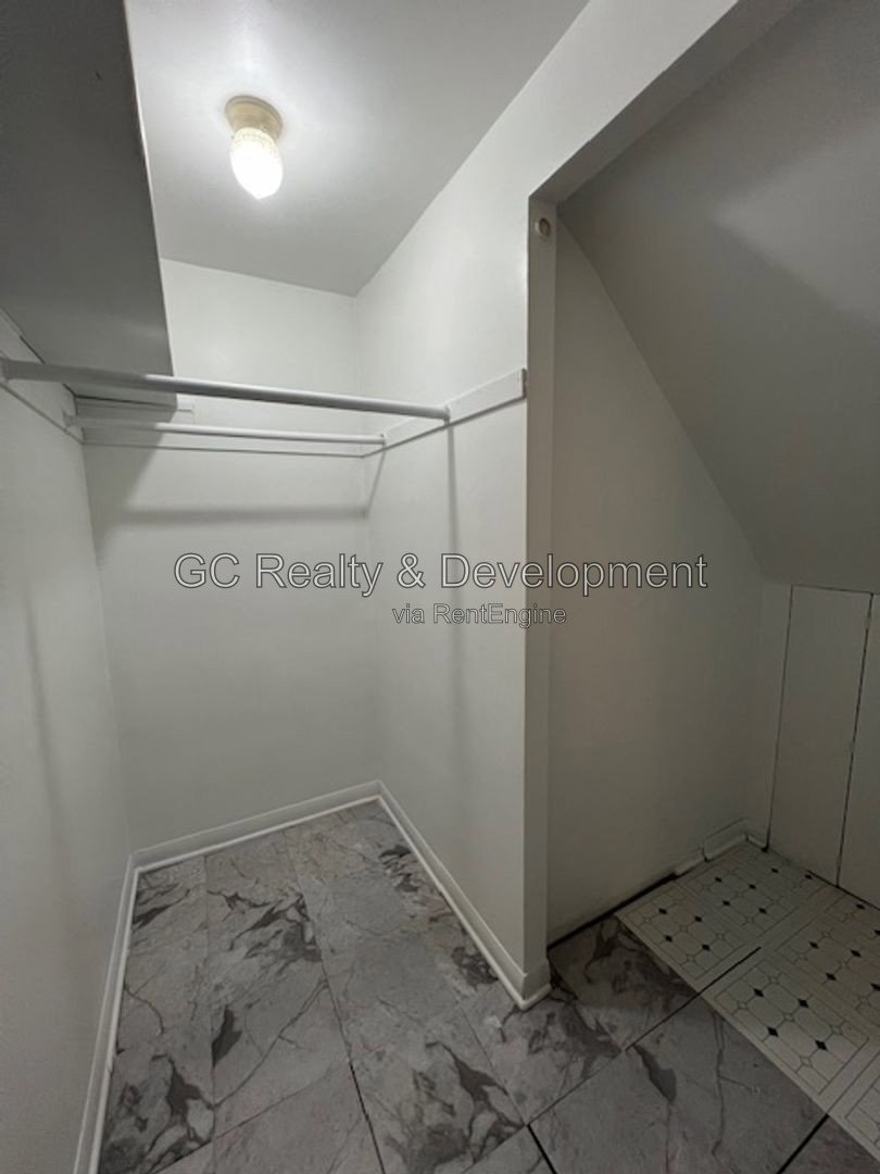 ***FOREST PARK / 1 BDRM / APPLIANCE INLC / TENANT PAYS ELECTRIC ONLY / LAUNDRY IN BUILDING*** property image