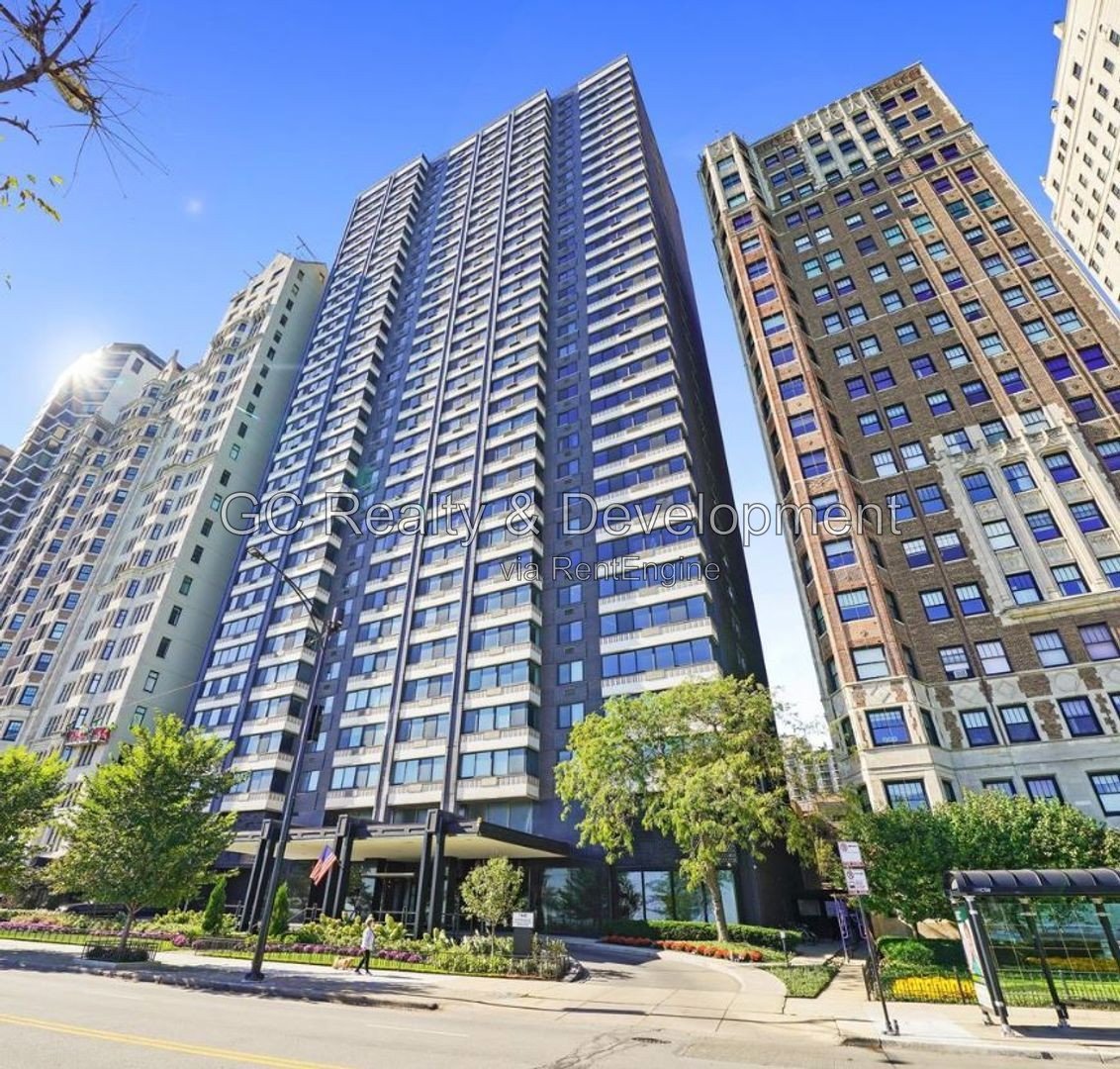 *** COMING SOON 10/15/2026 / GOLD COAST LOCATION / CITYSCAPE VIEWS / STUDIO CONDO / 24 HR DOOR PERSON / SUNDECK *** property image