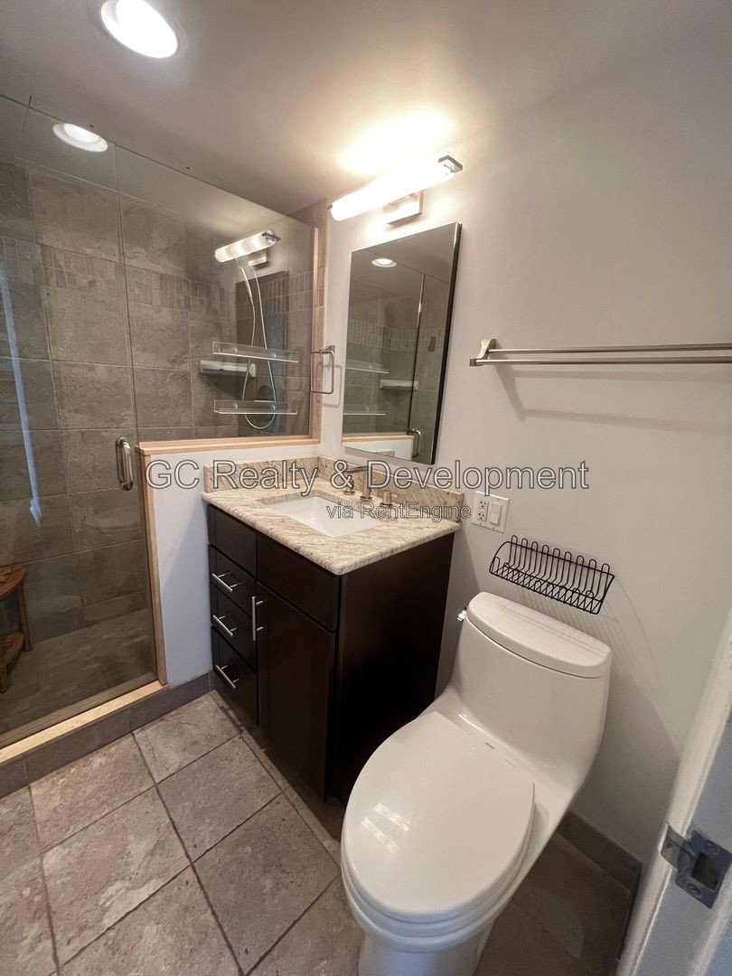 *** COMING SOON 10/15/2026 / GOLD COAST LOCATION / CITYSCAPE VIEWS / STUDIO CONDO / 24 HR DOOR PERSON / SUNDECK *** property image