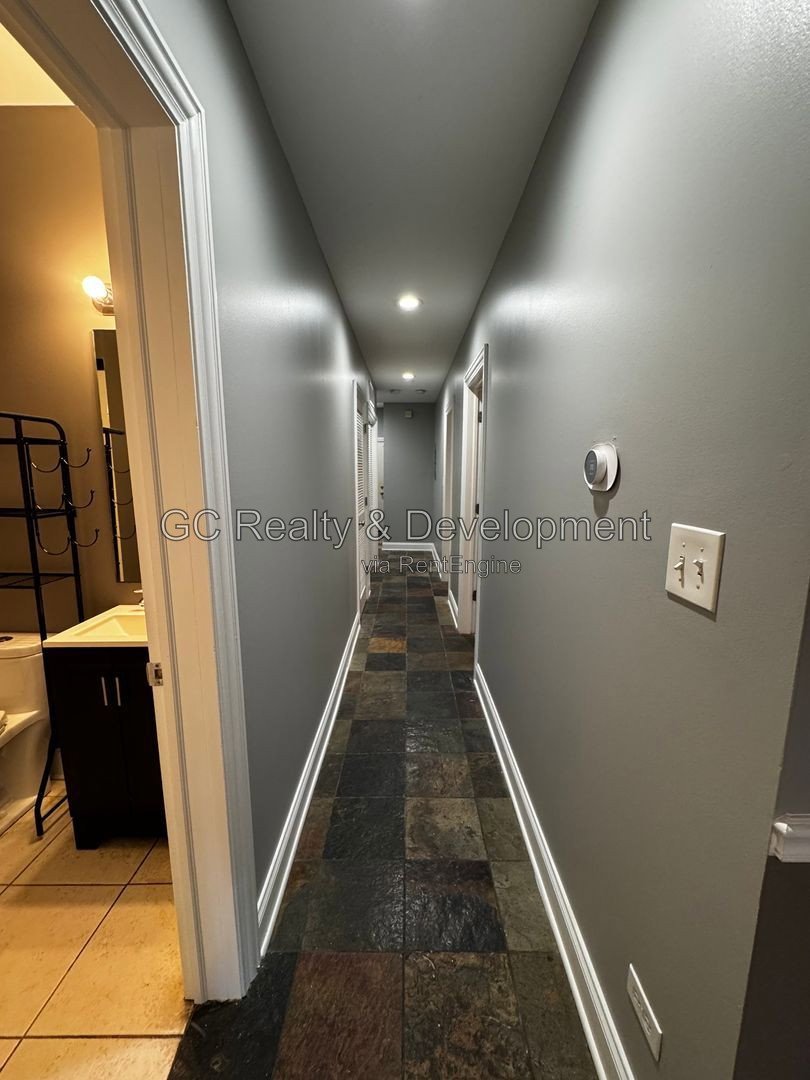 *** NATURAL LIGHT / BRONZEVILLE / 3 BDRM - 2BTH / W&D IN UNIT / COMMUTER FRIENDLY / CENTRAL AC *** property image