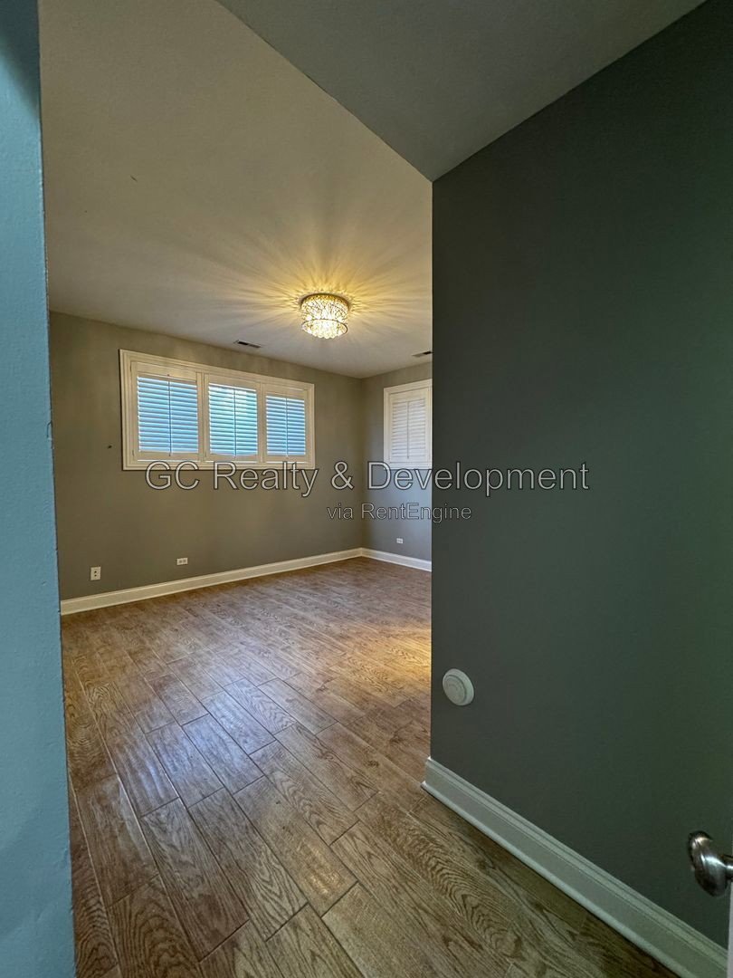 *** NATURAL LIGHT / BRONZEVILLE / 3 BDRM - 2BTH / W&D IN UNIT / COMMUTER FRIENDLY / CENTRAL AC *** property image