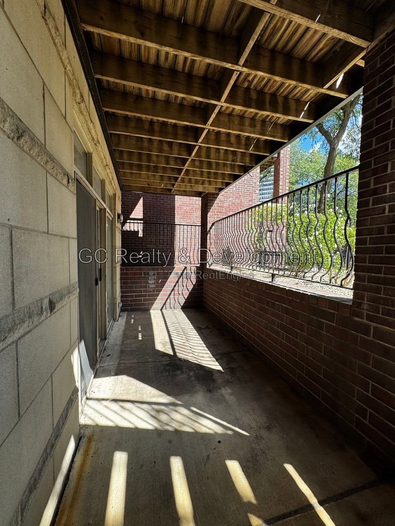 *** NATURAL LIGHT / BRONZEVILLE / 3 BDRM - 2BTH / W&D IN UNIT / COMMUTER FRIENDLY / CENTRAL AC *** property image
